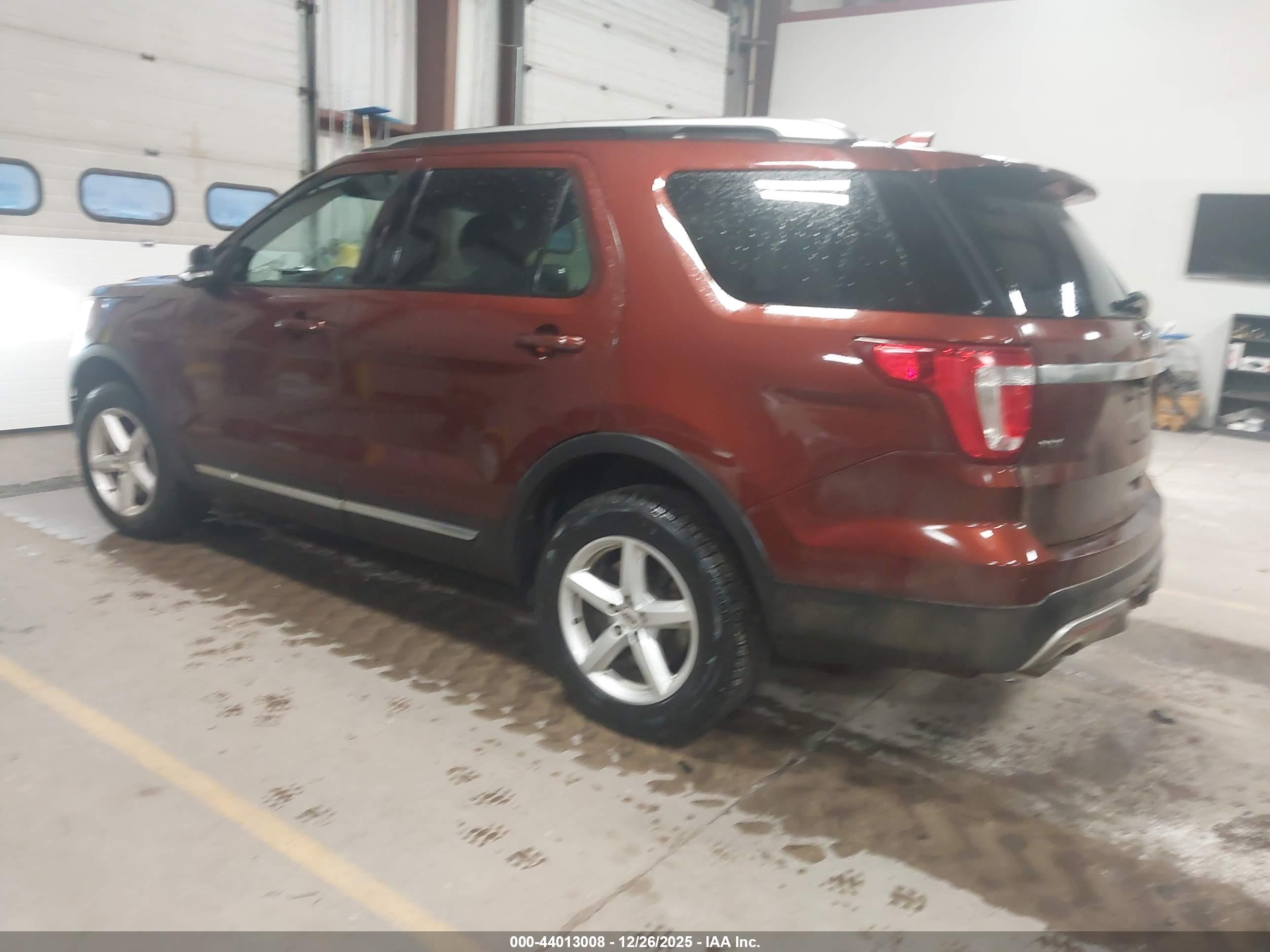 FORD EXPLORER image 3