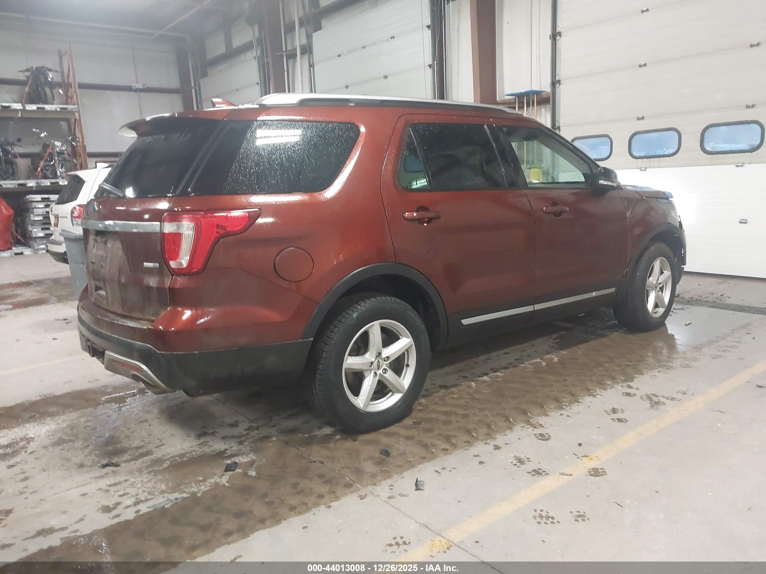 FORD EXPLORER image 4