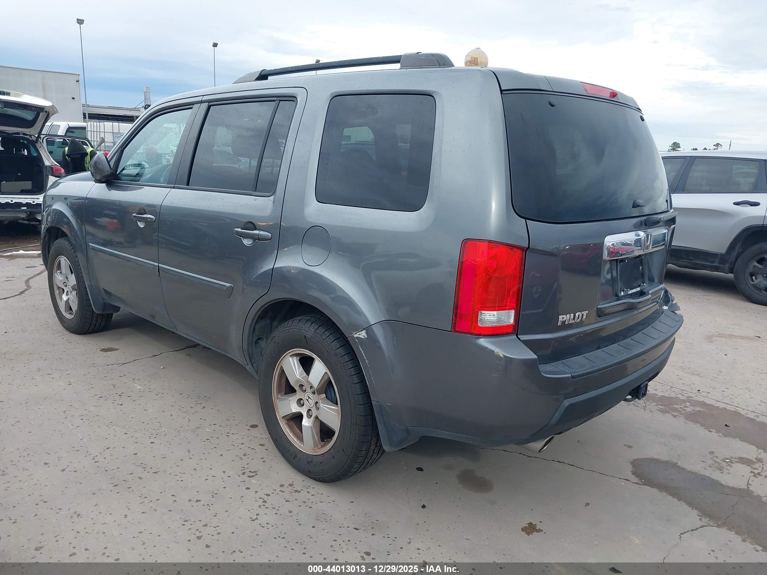 HONDA PILOT image 3