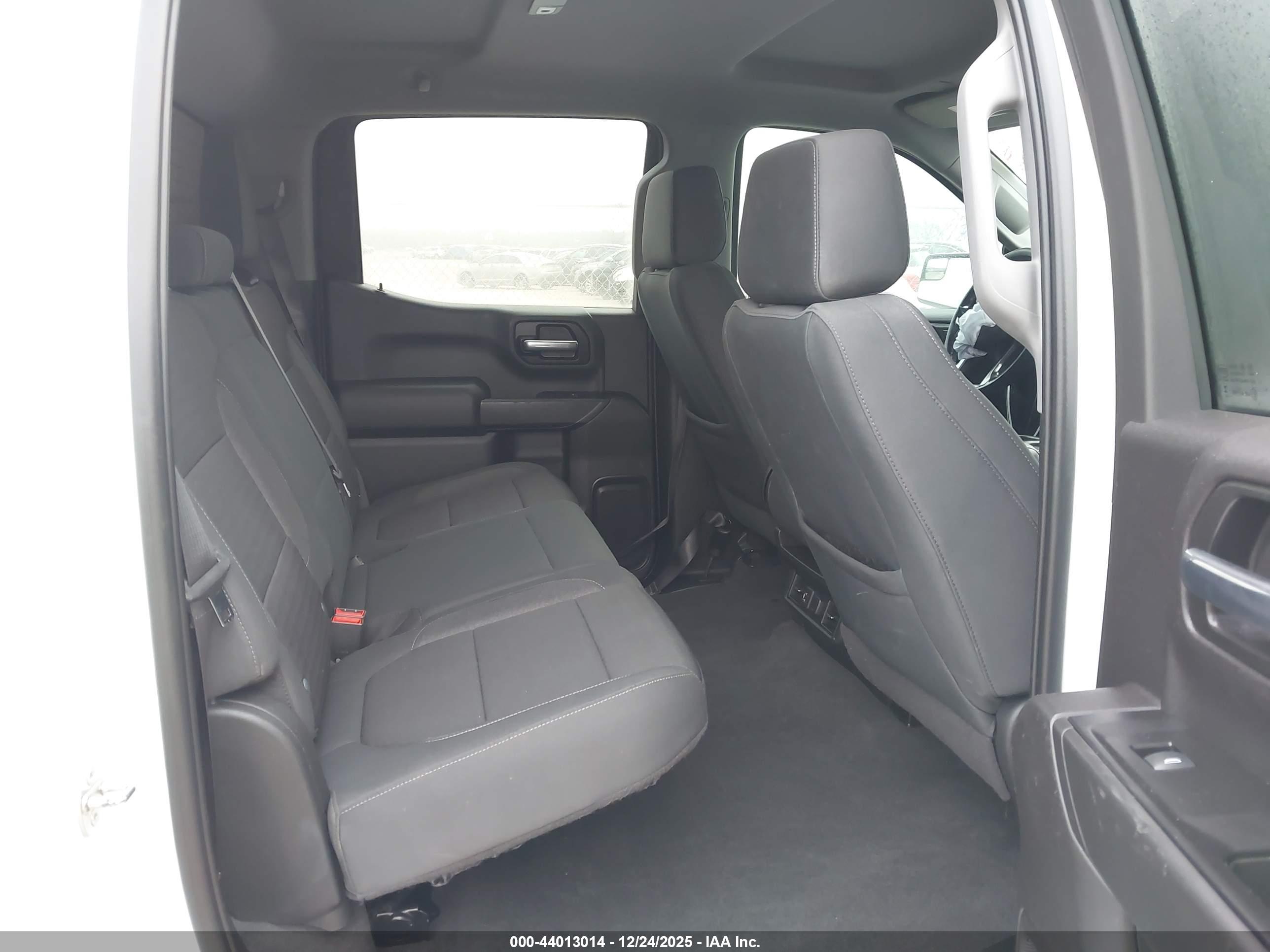 CHEVROLET SILVERADO image 8