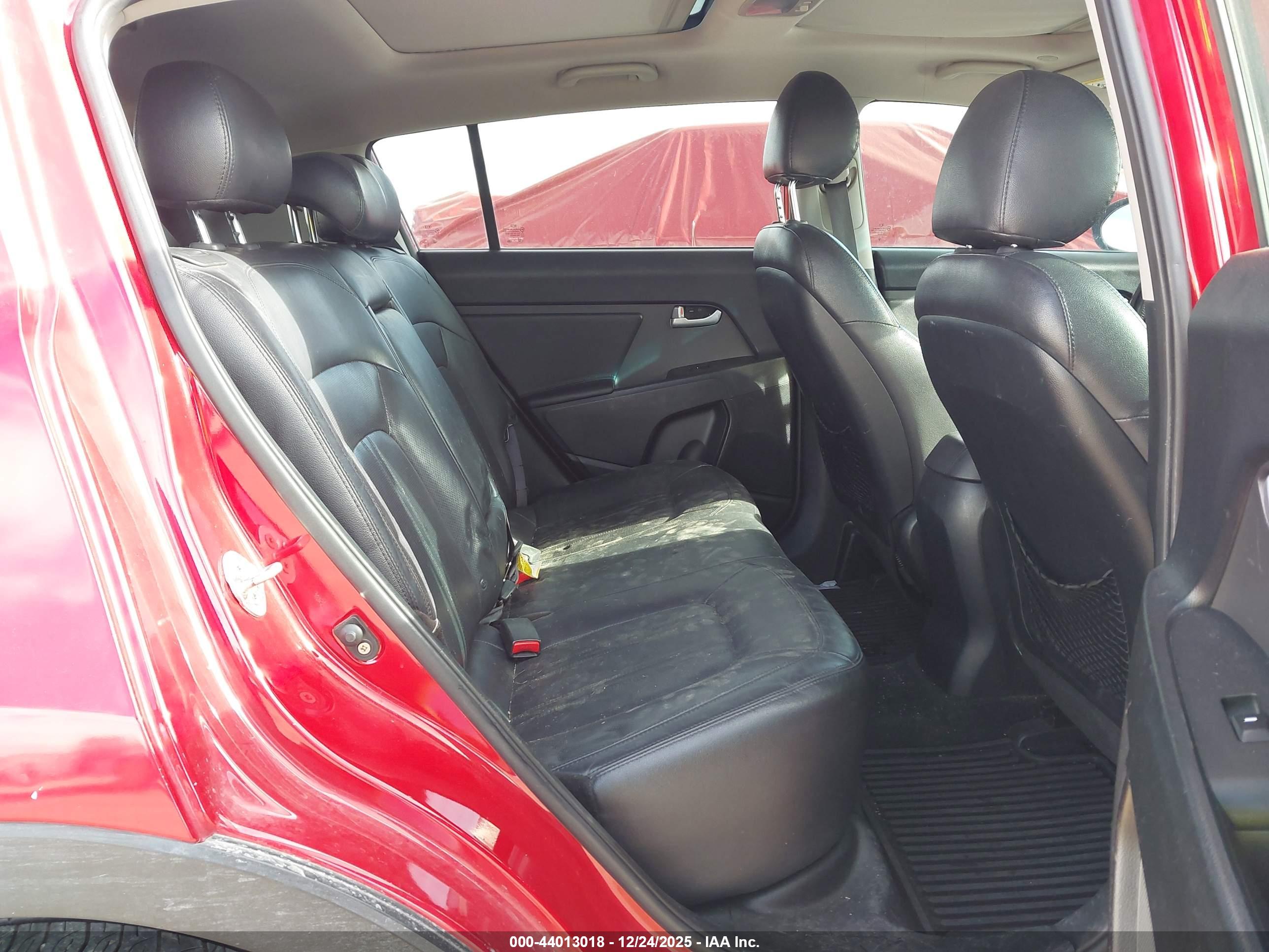 KIA SPORTAGE image 8
