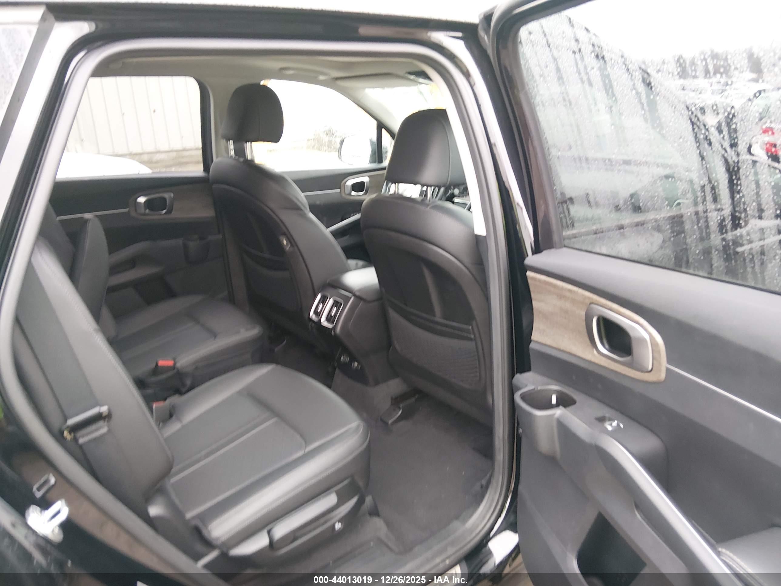 KIA SORENTO image 8
