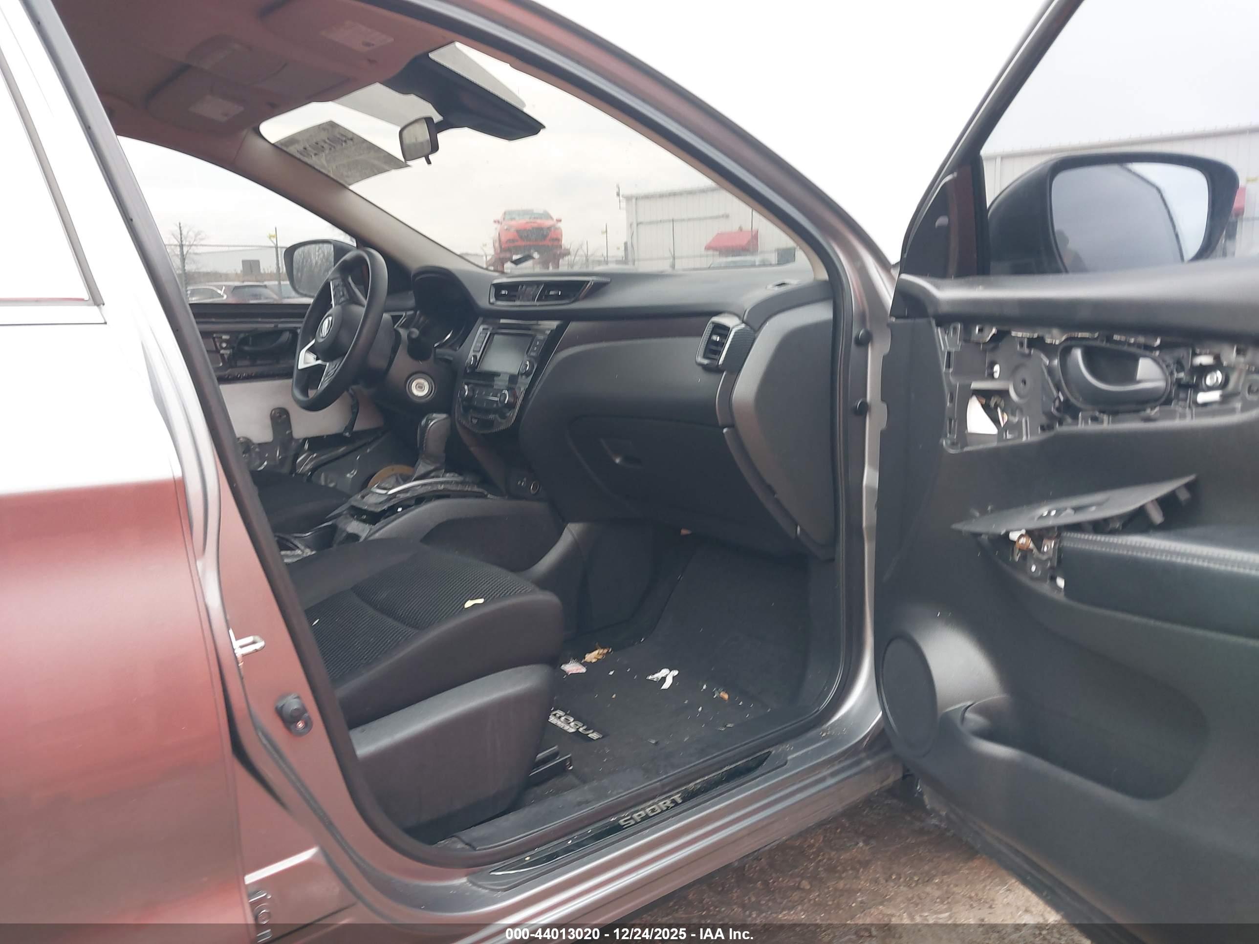 NISSAN ROGUE image 5