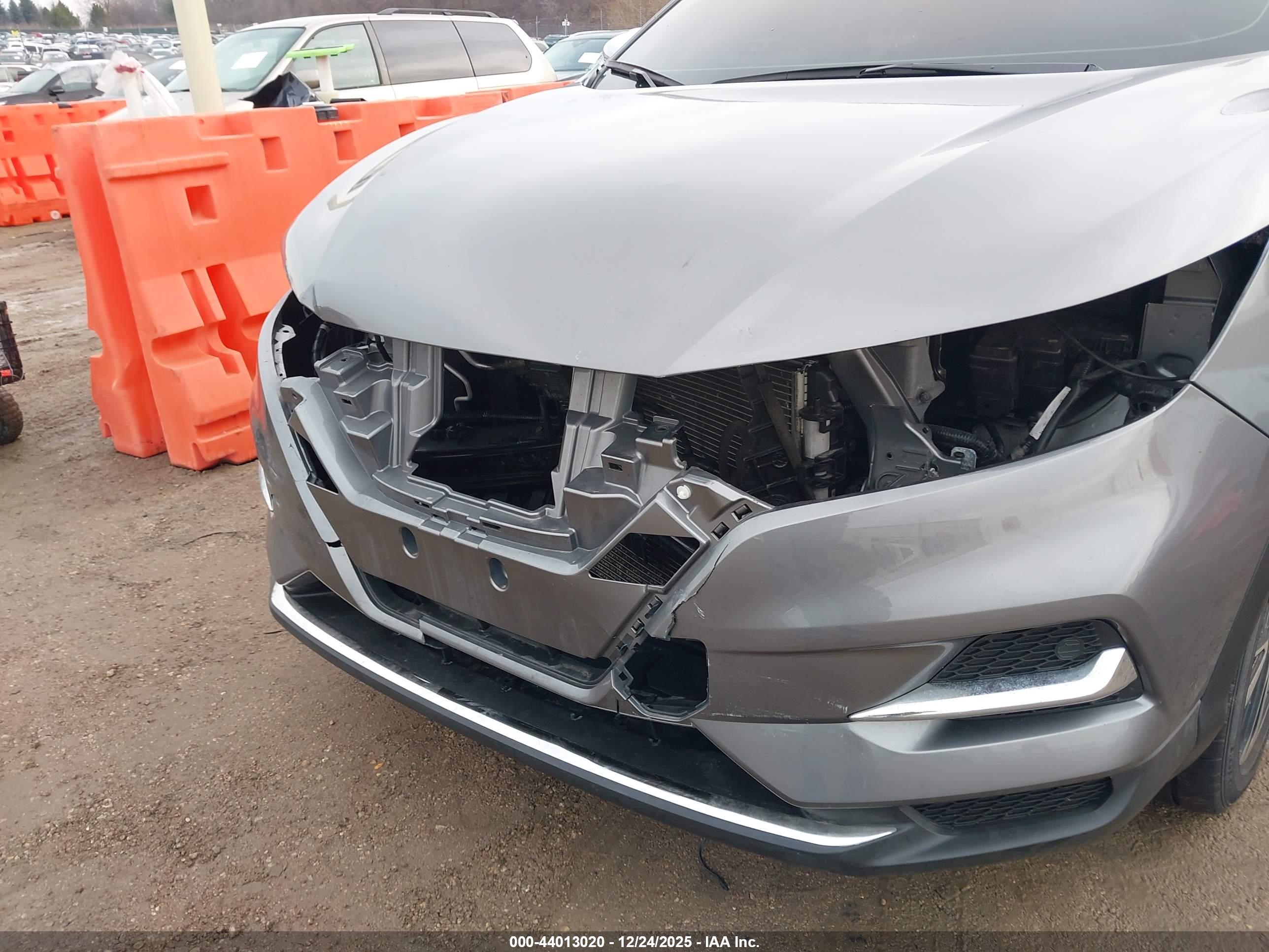 NISSAN ROGUE image 6