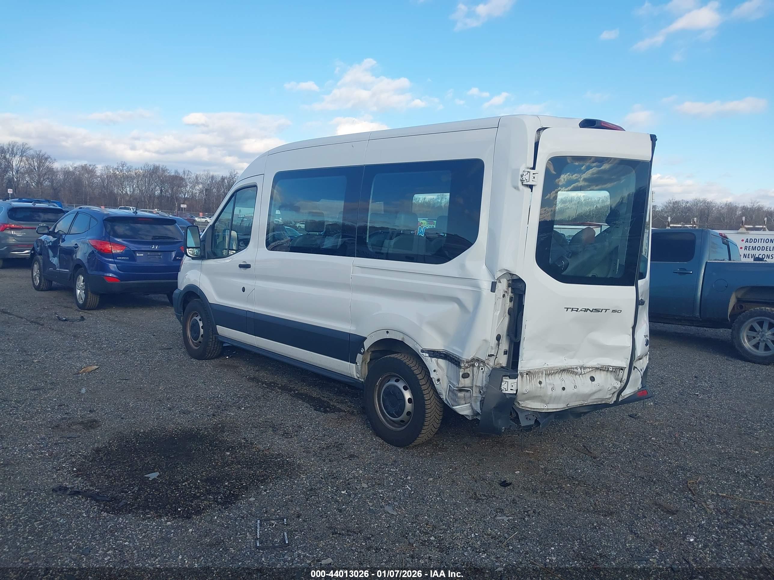 FORD TRANSIT-150 image 3