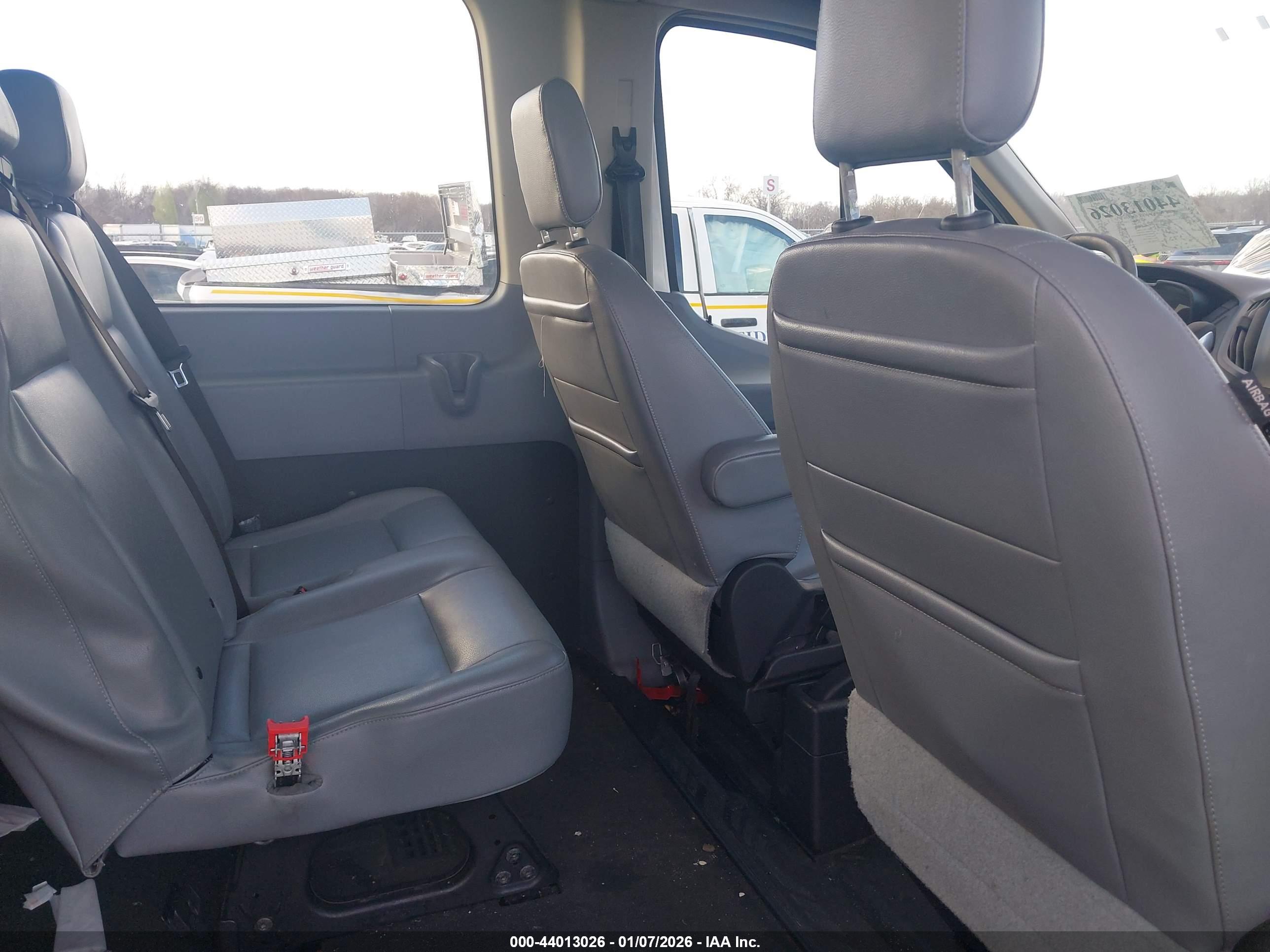 FORD TRANSIT-150 image 8