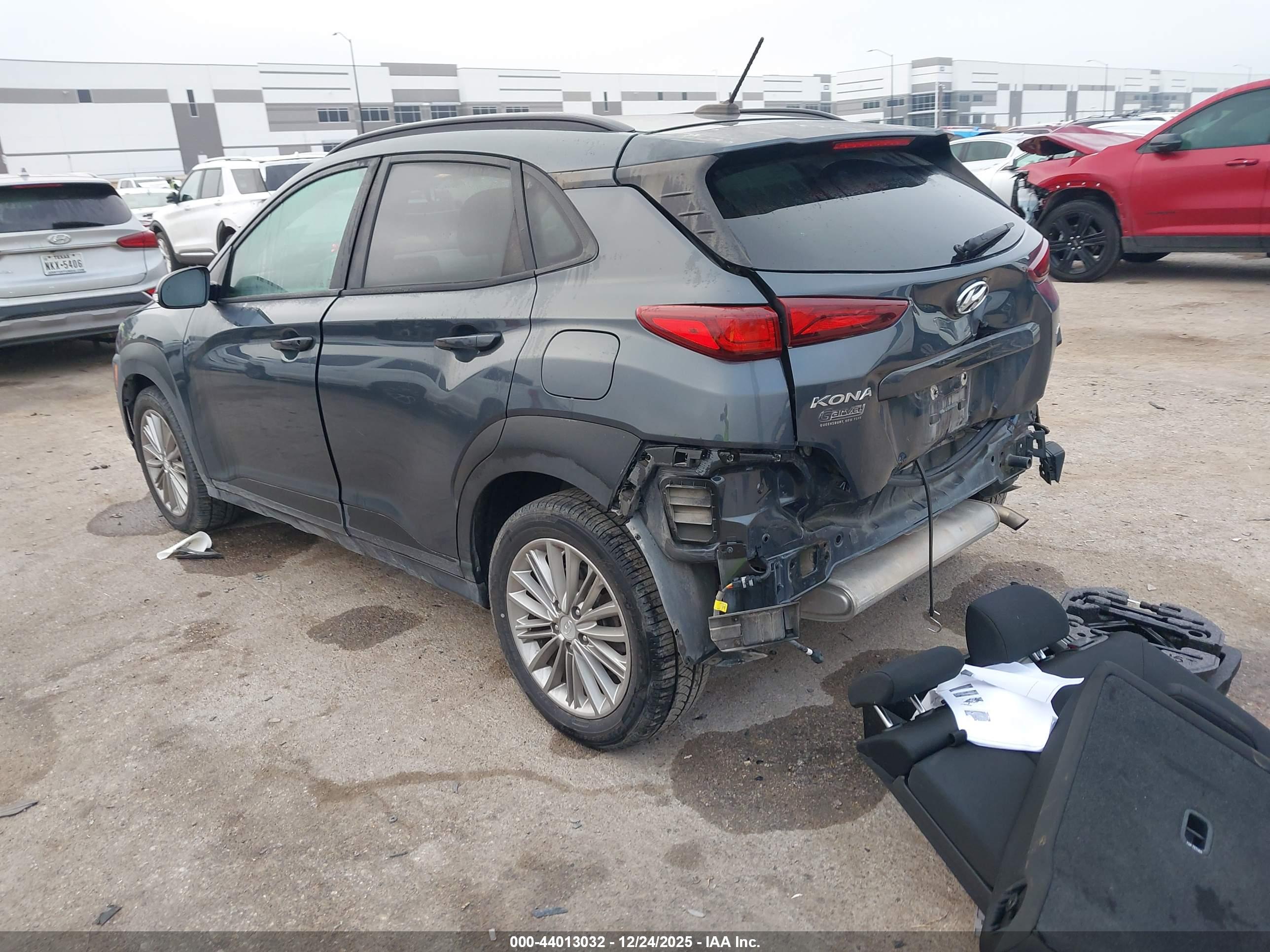HYUNDAI KONA image 3