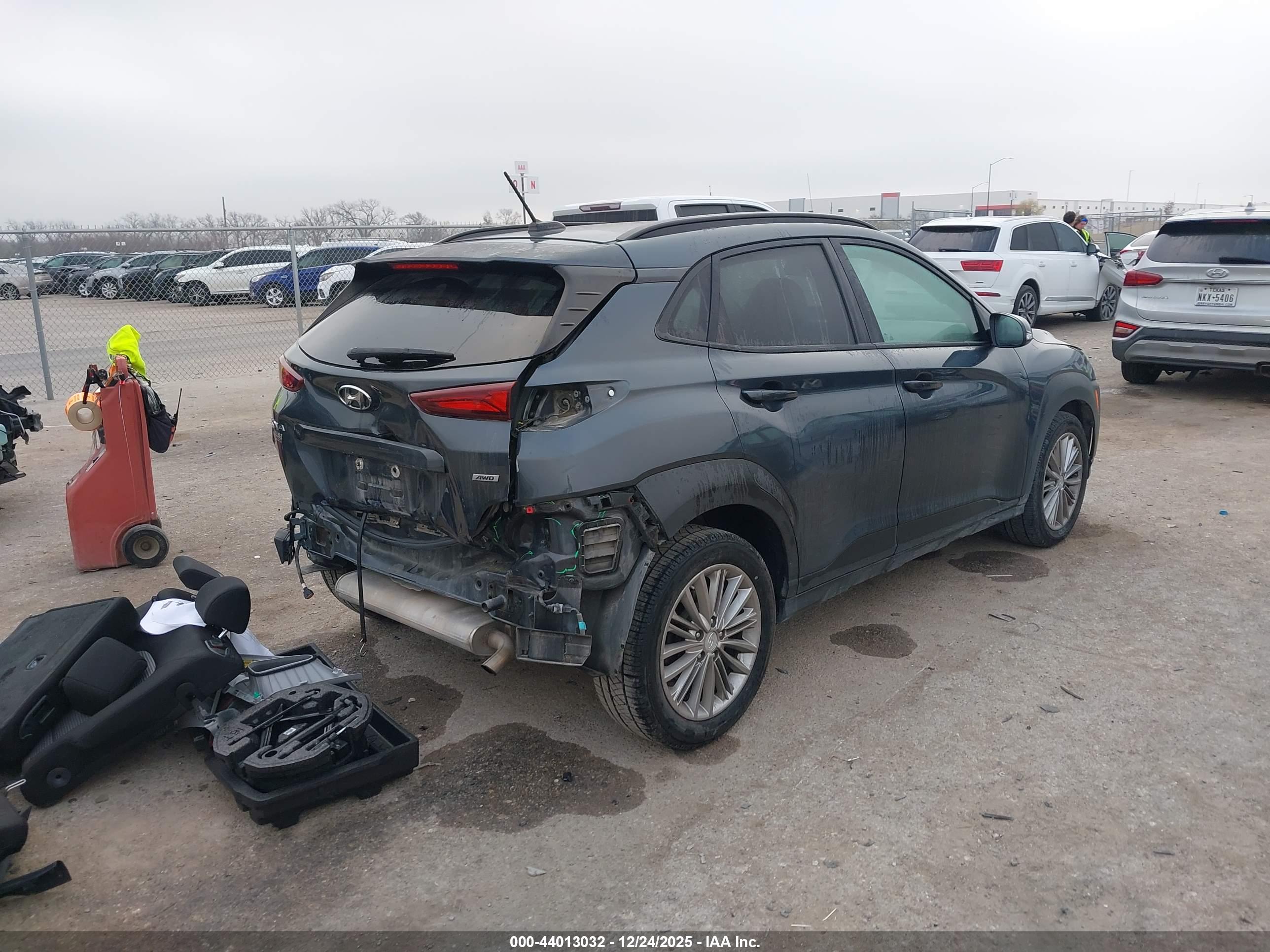 HYUNDAI KONA image 4