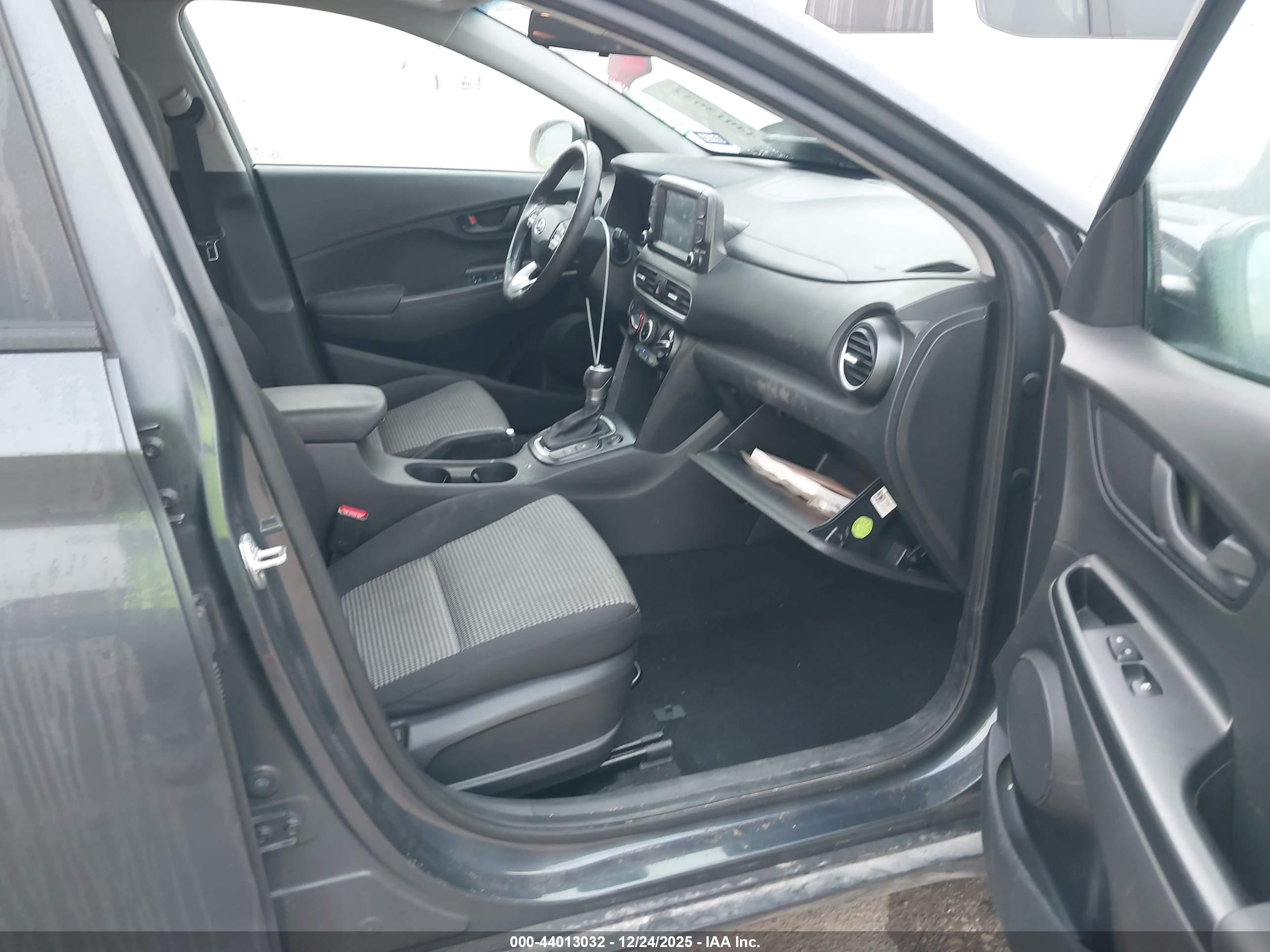 HYUNDAI KONA image 5
