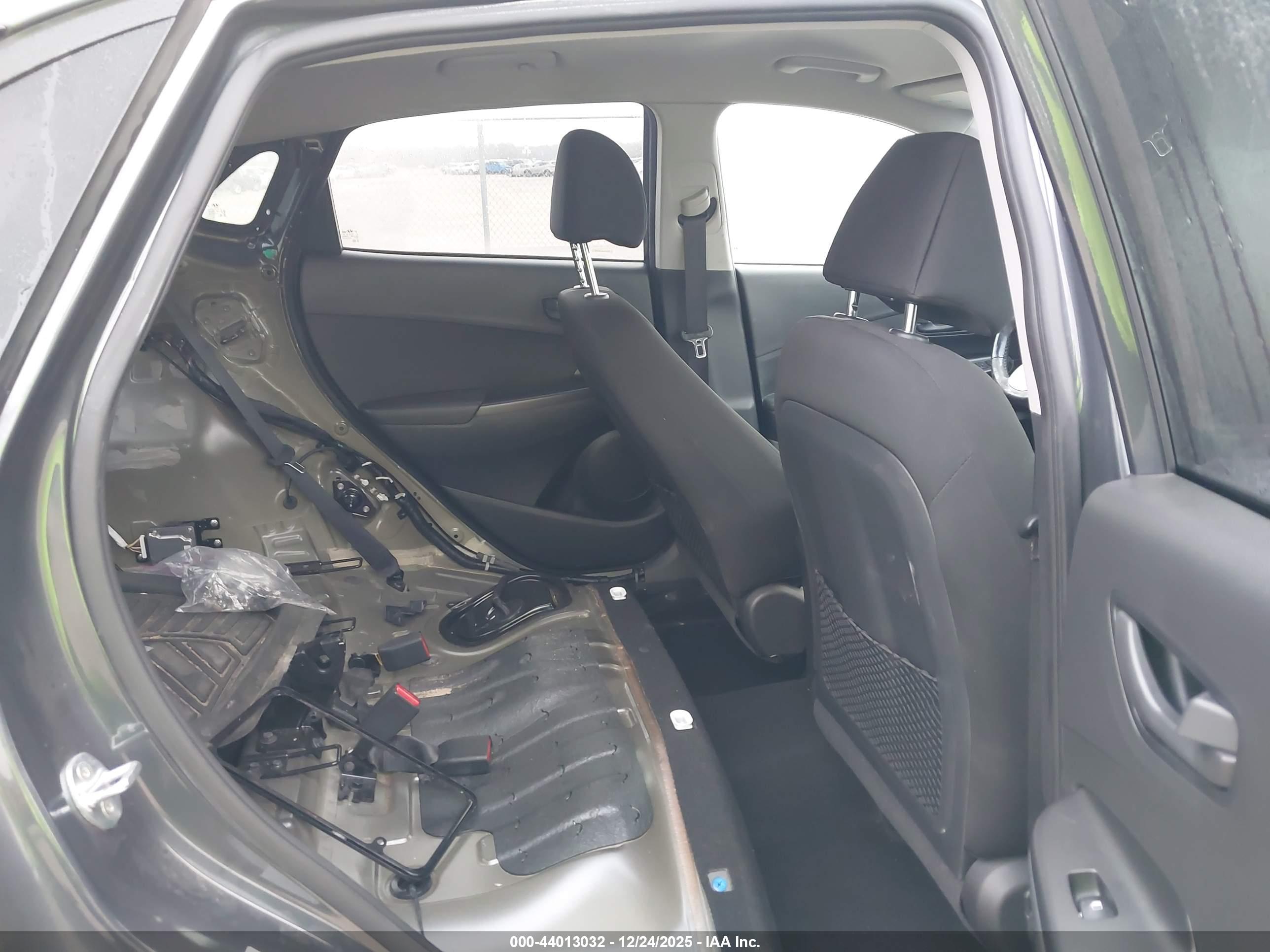 HYUNDAI KONA image 8