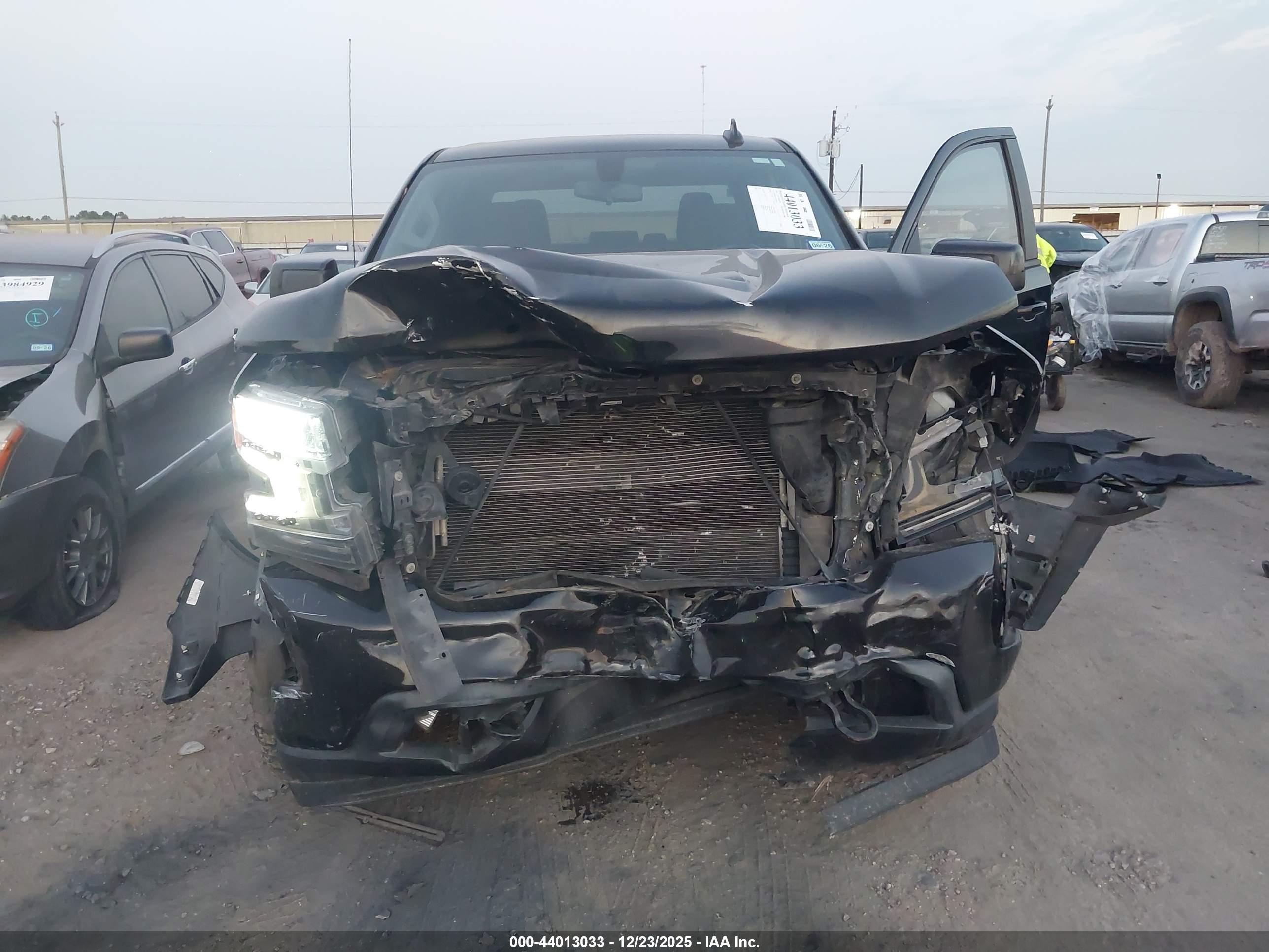 CHEVROLET SILVERADO image 6