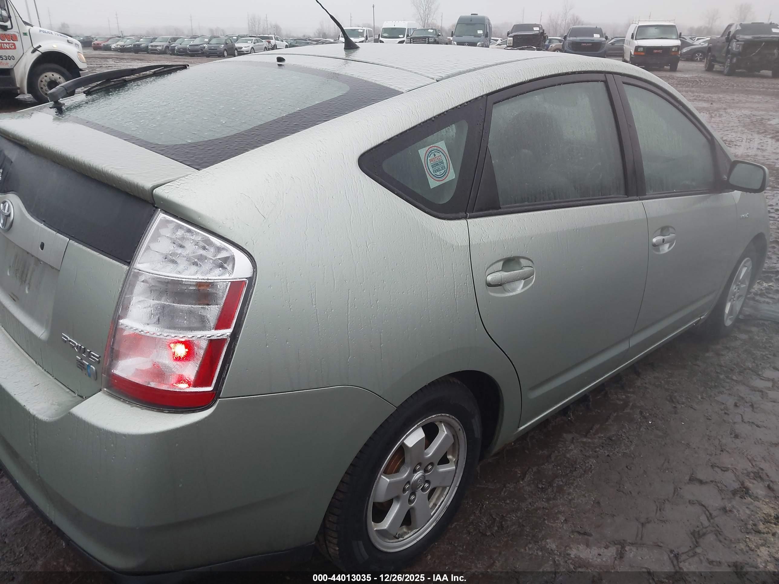 TOYOTA PRIUS image 3