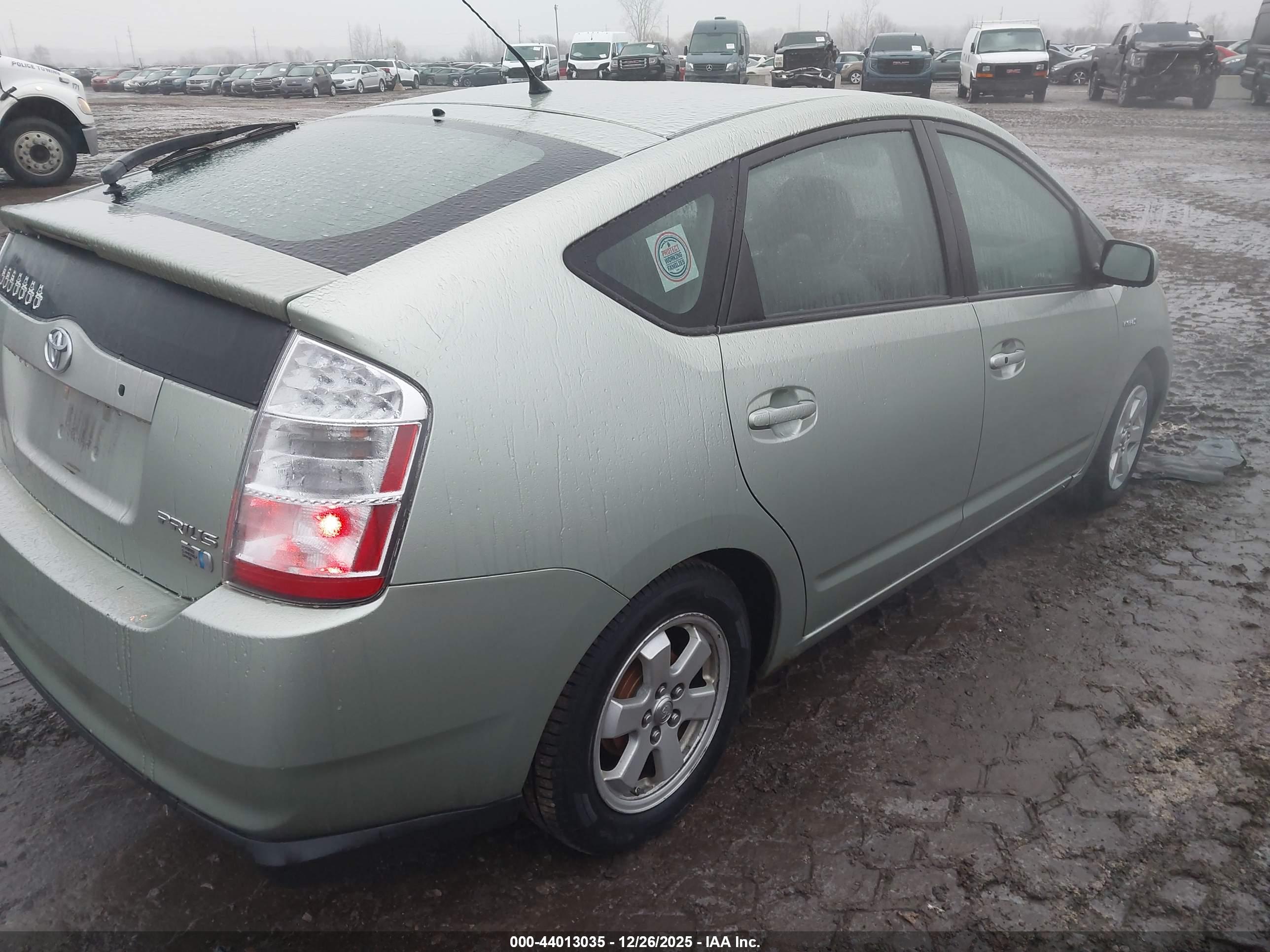TOYOTA PRIUS image 4
