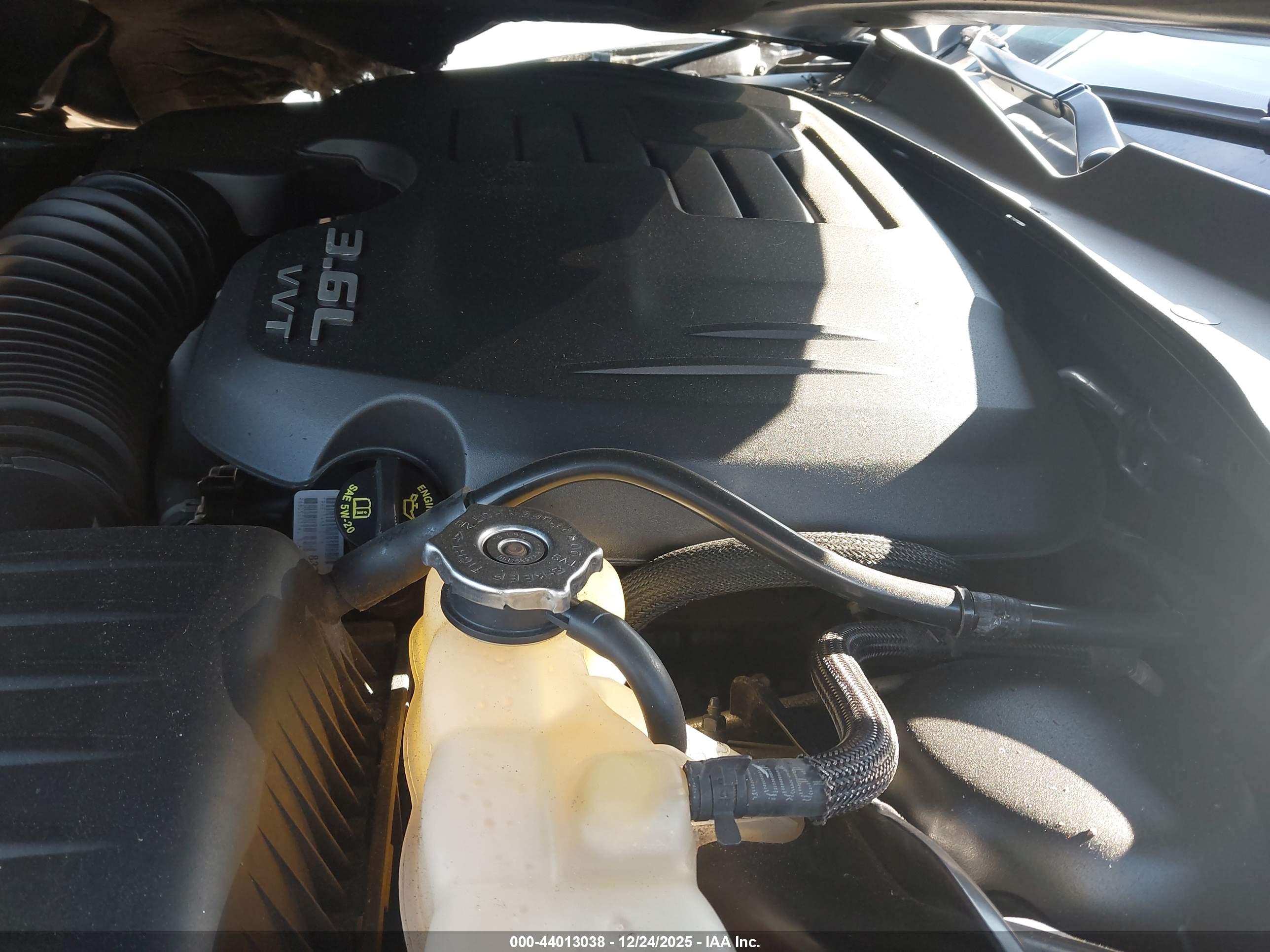 CHRYSLER 300 image 10