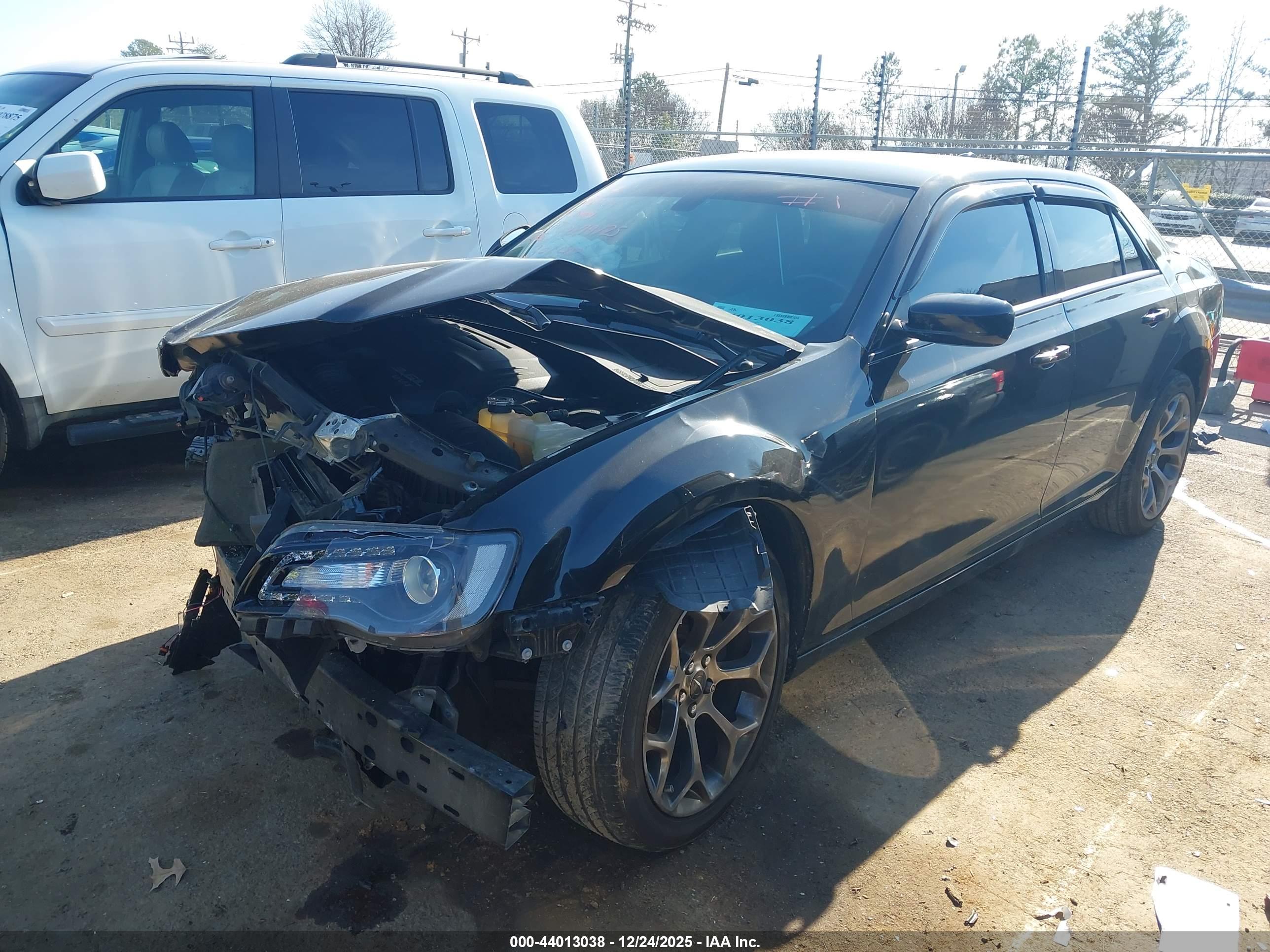 CHRYSLER 300 image 2