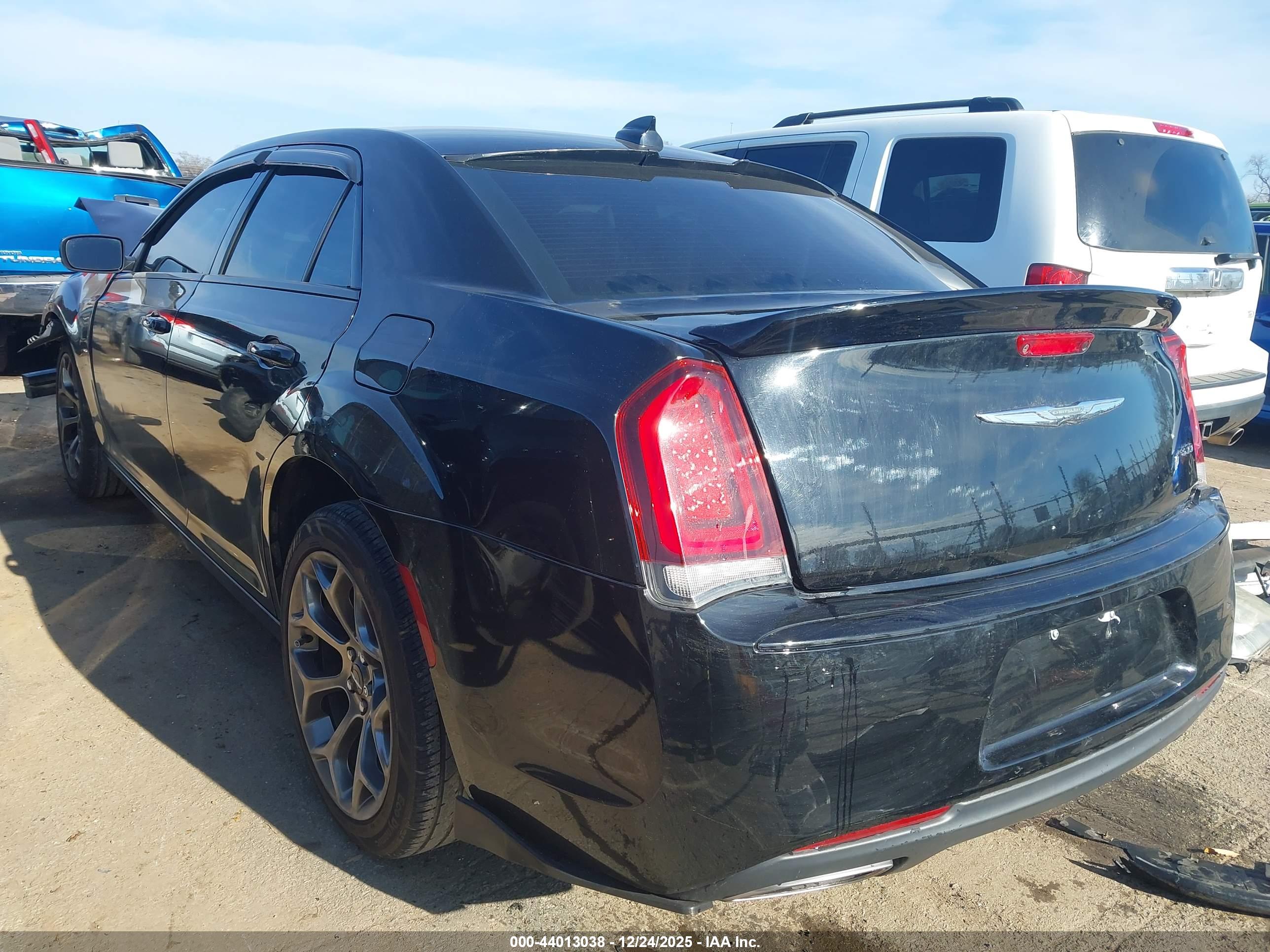 CHRYSLER 300 image 3