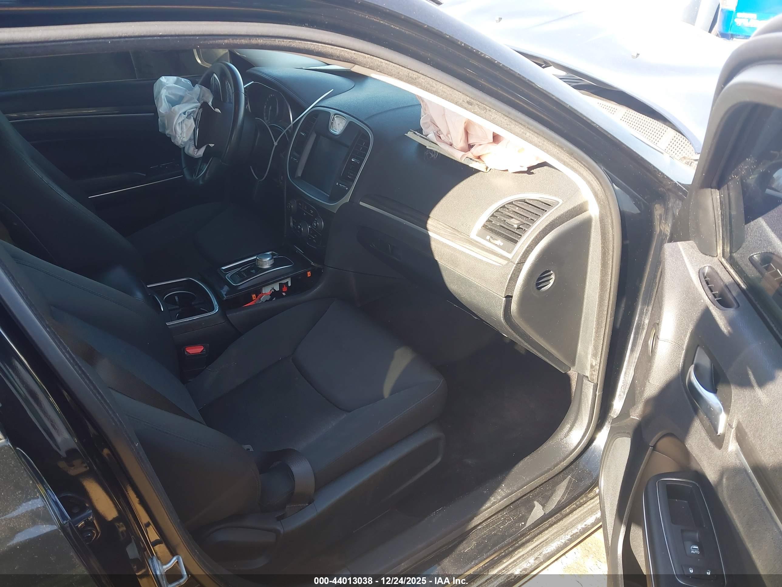 CHRYSLER 300 image 5