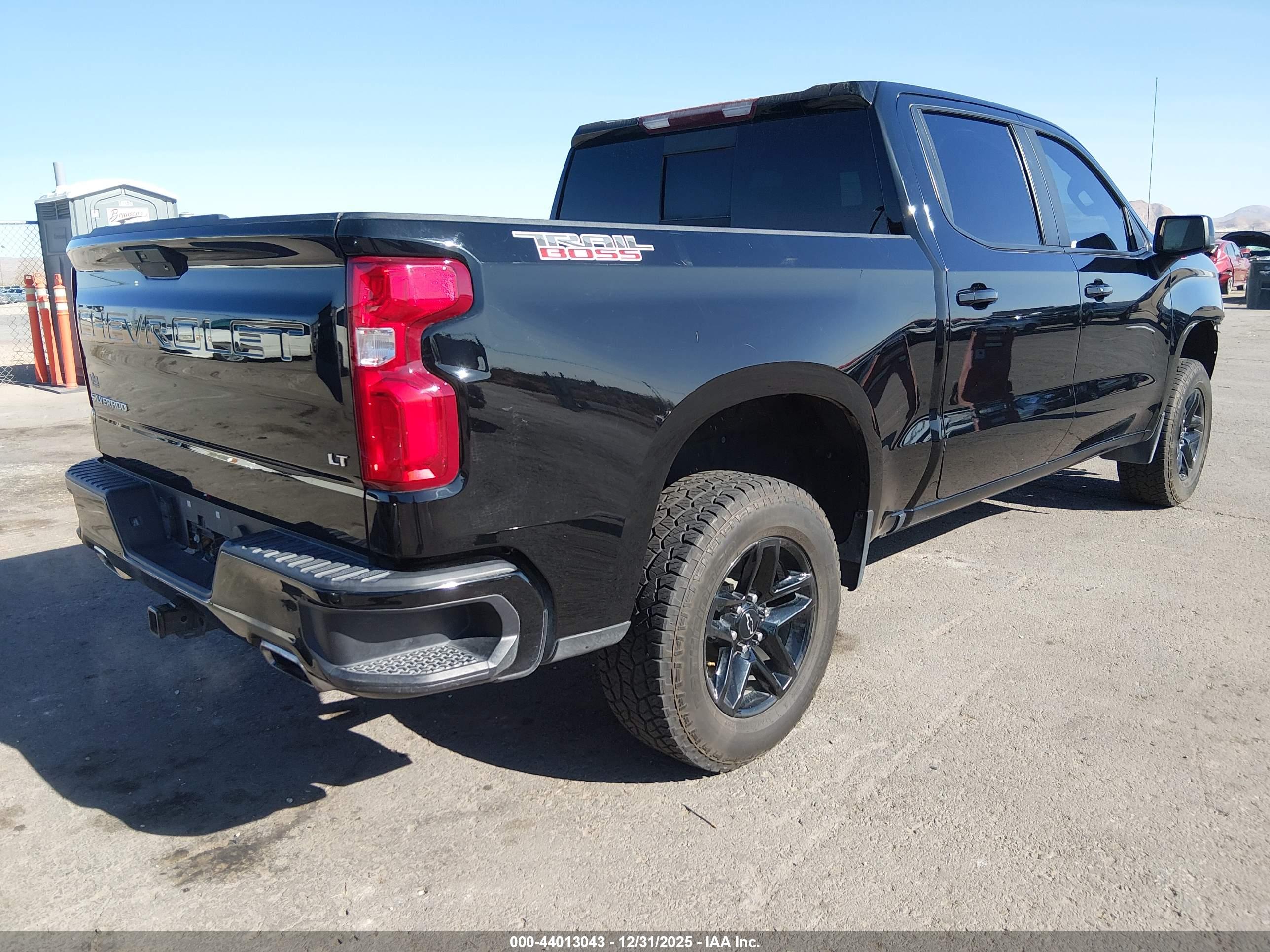 CHEVROLET SILVERADO image 4