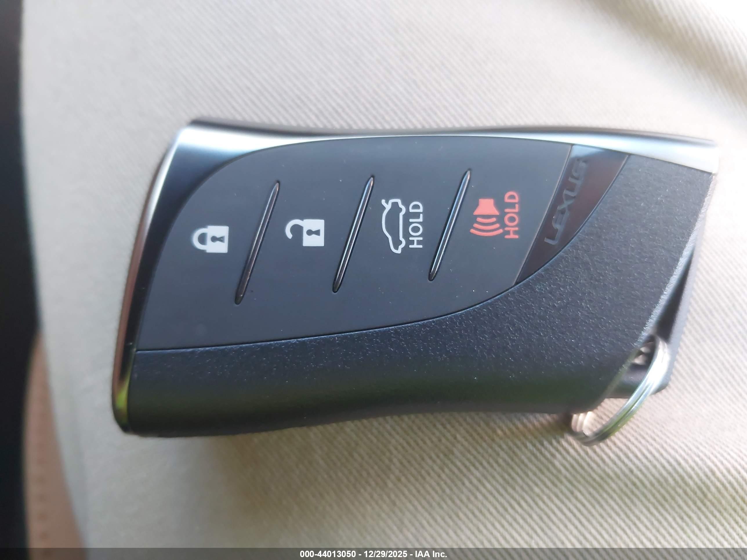 LEXUS ES image 11