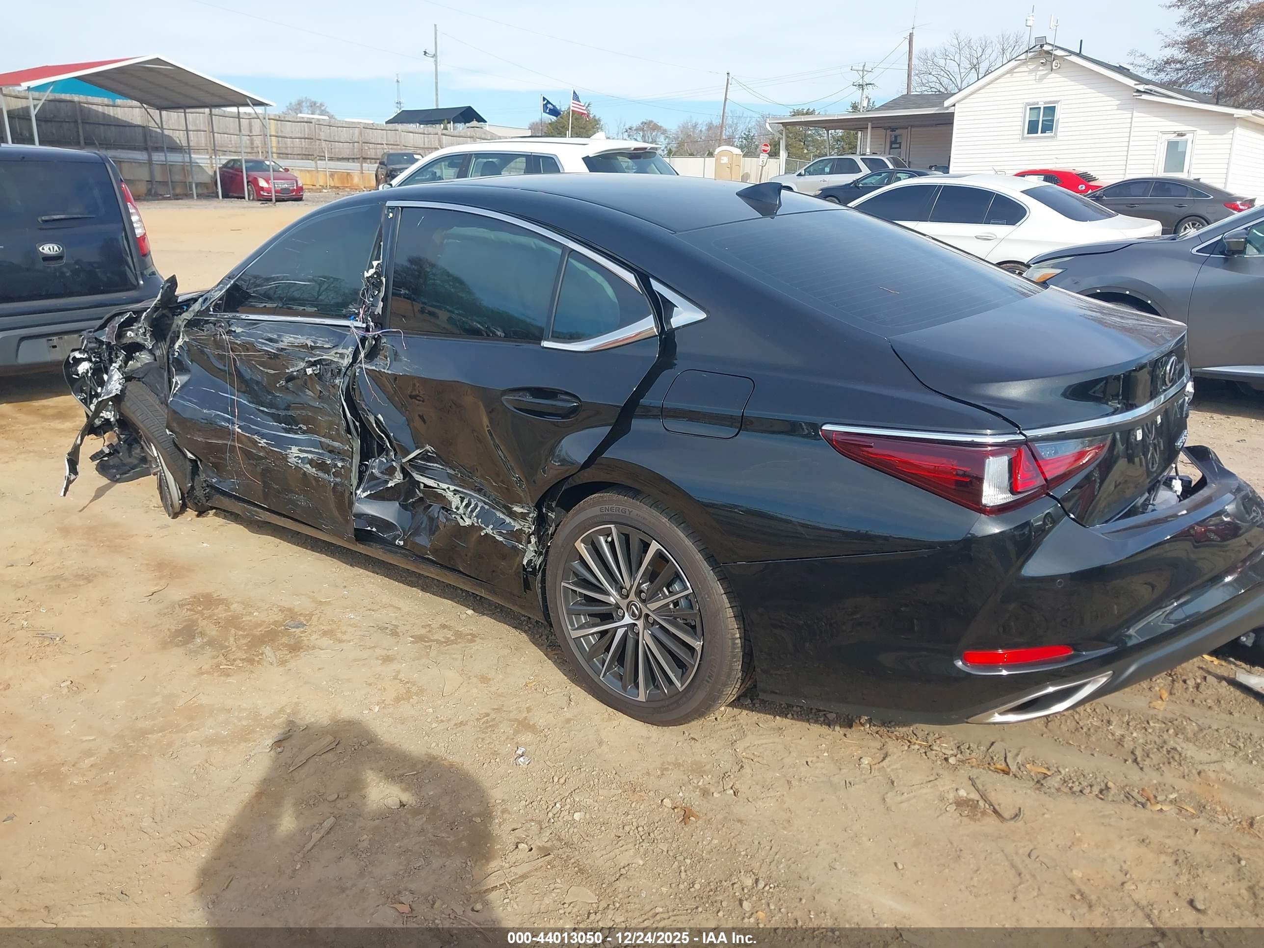 LEXUS ES image 3