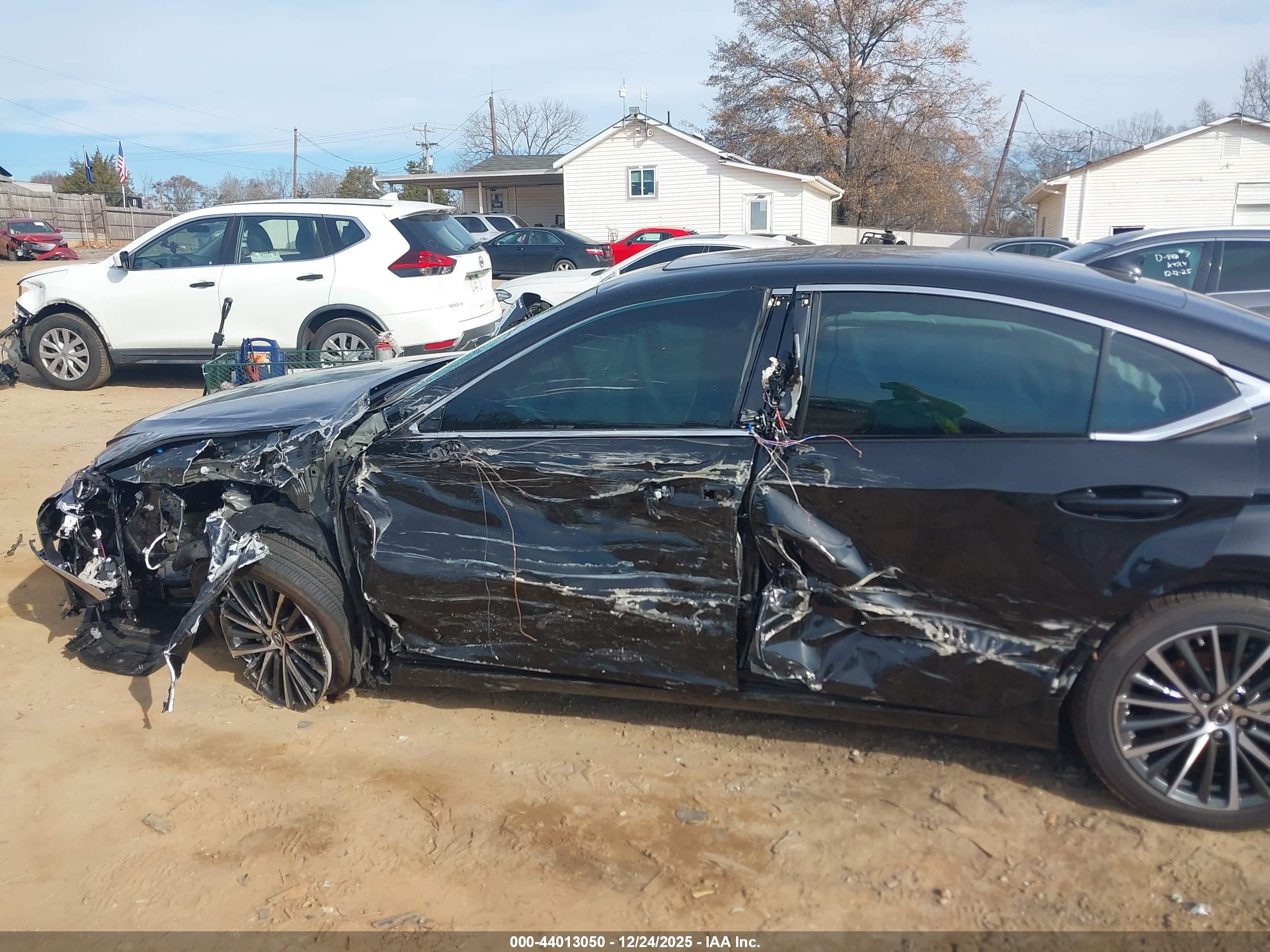 LEXUS ES image 6