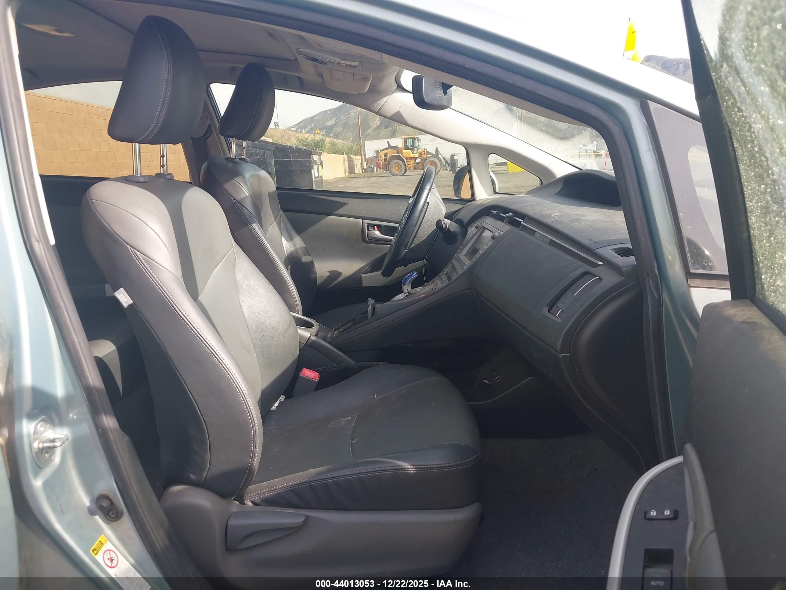 TOYOTA PRIUS image 5