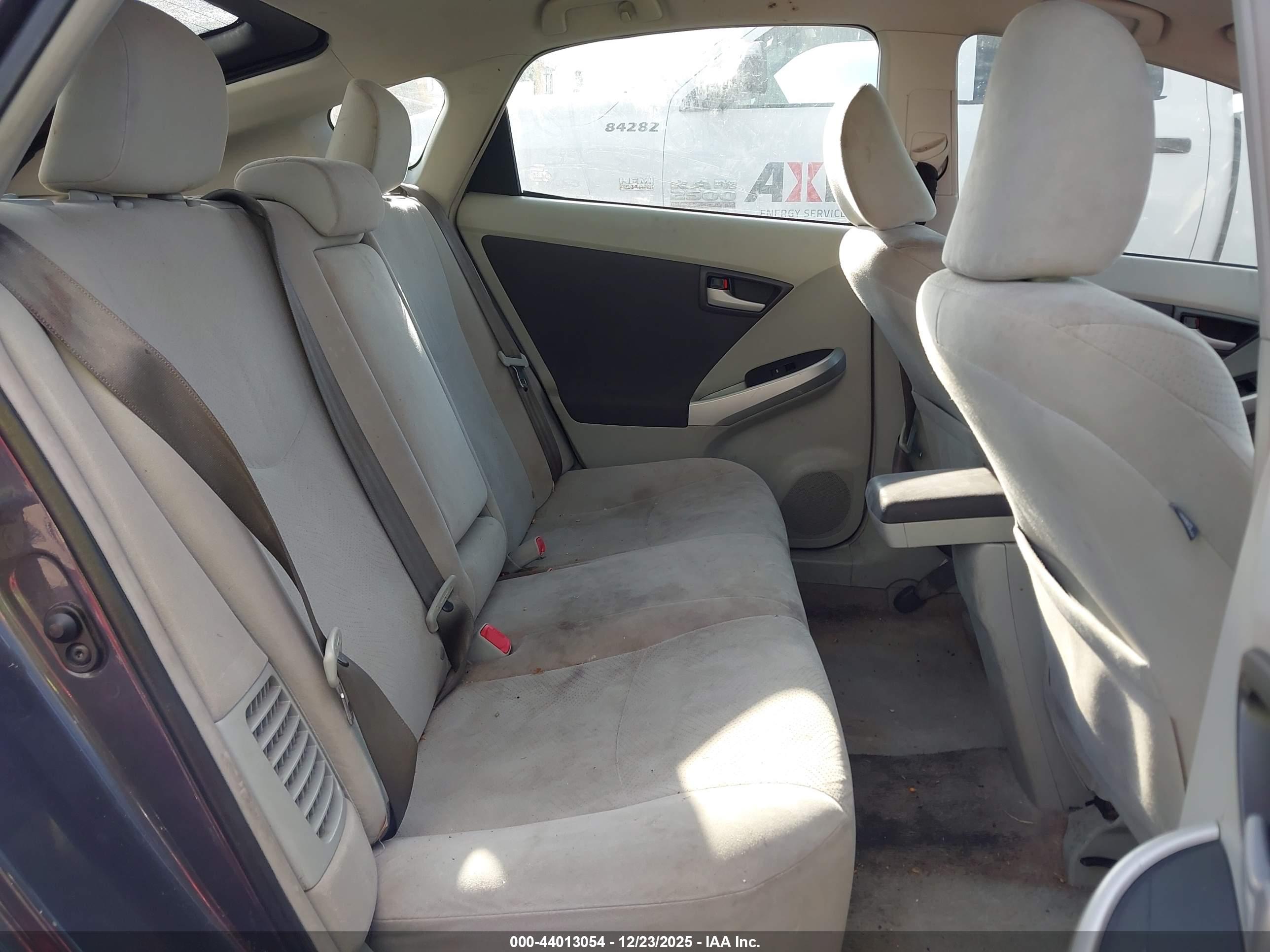 TOYOTA PRIUS image 8