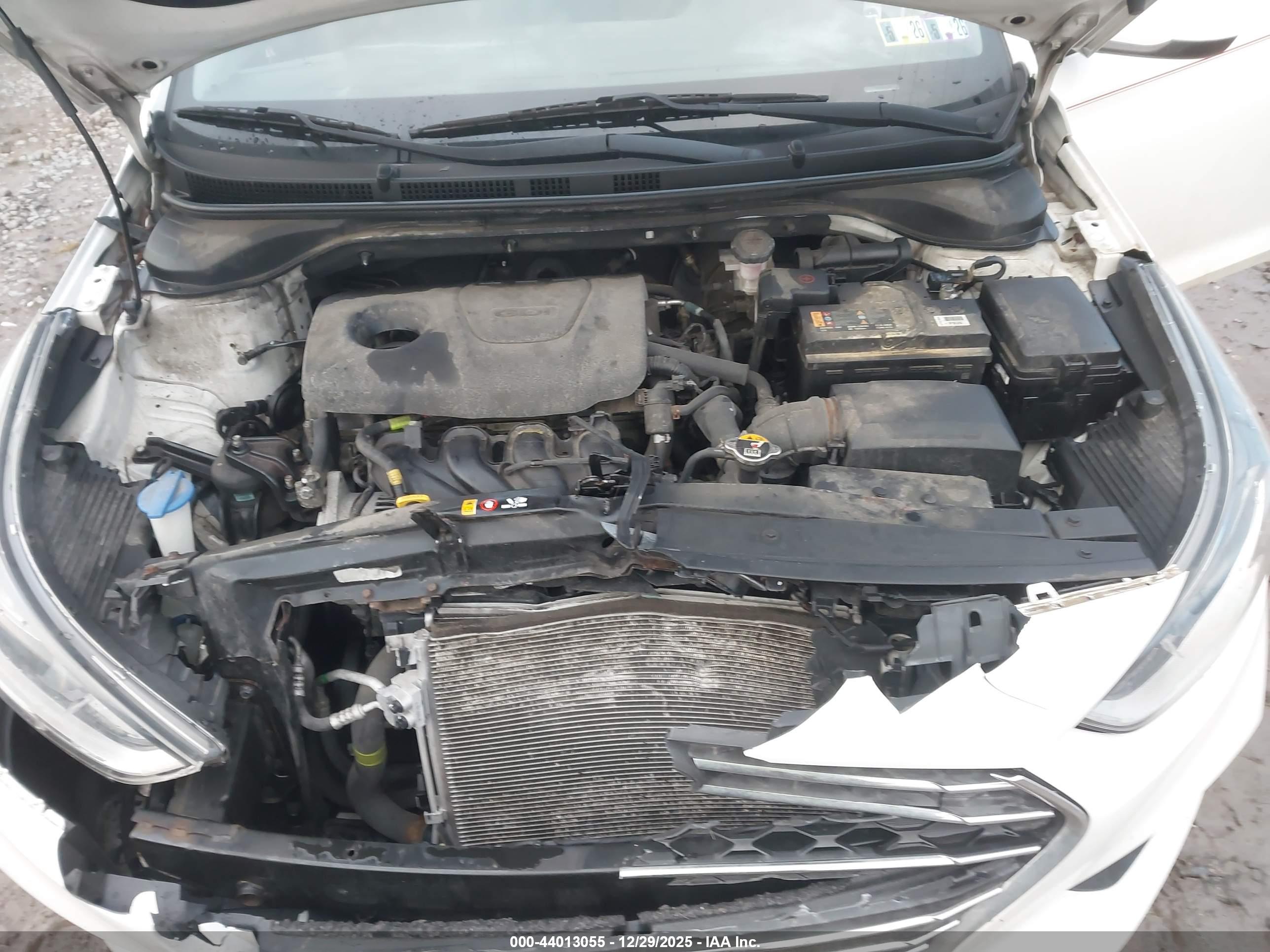 HYUNDAI ACCENT image 10
