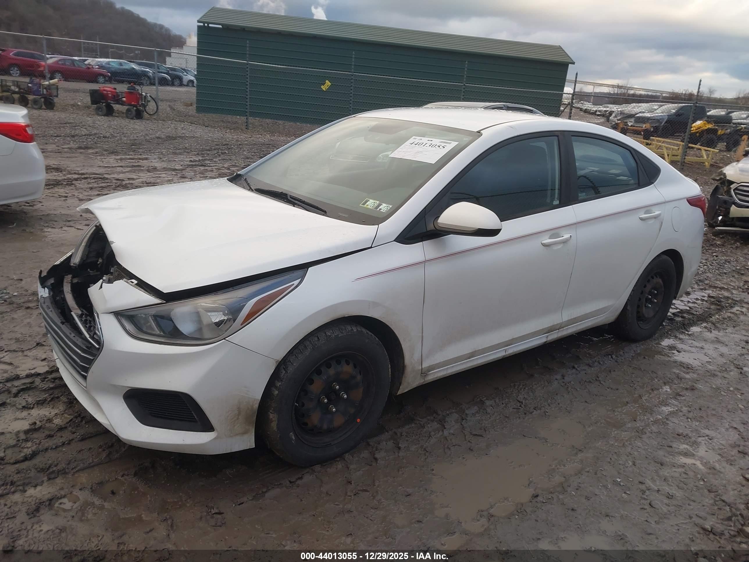 HYUNDAI ACCENT image 2