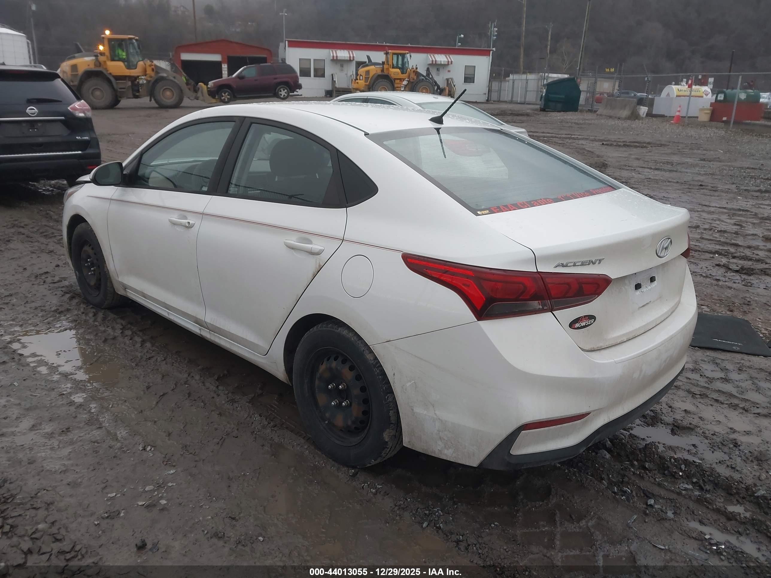 HYUNDAI ACCENT image 3