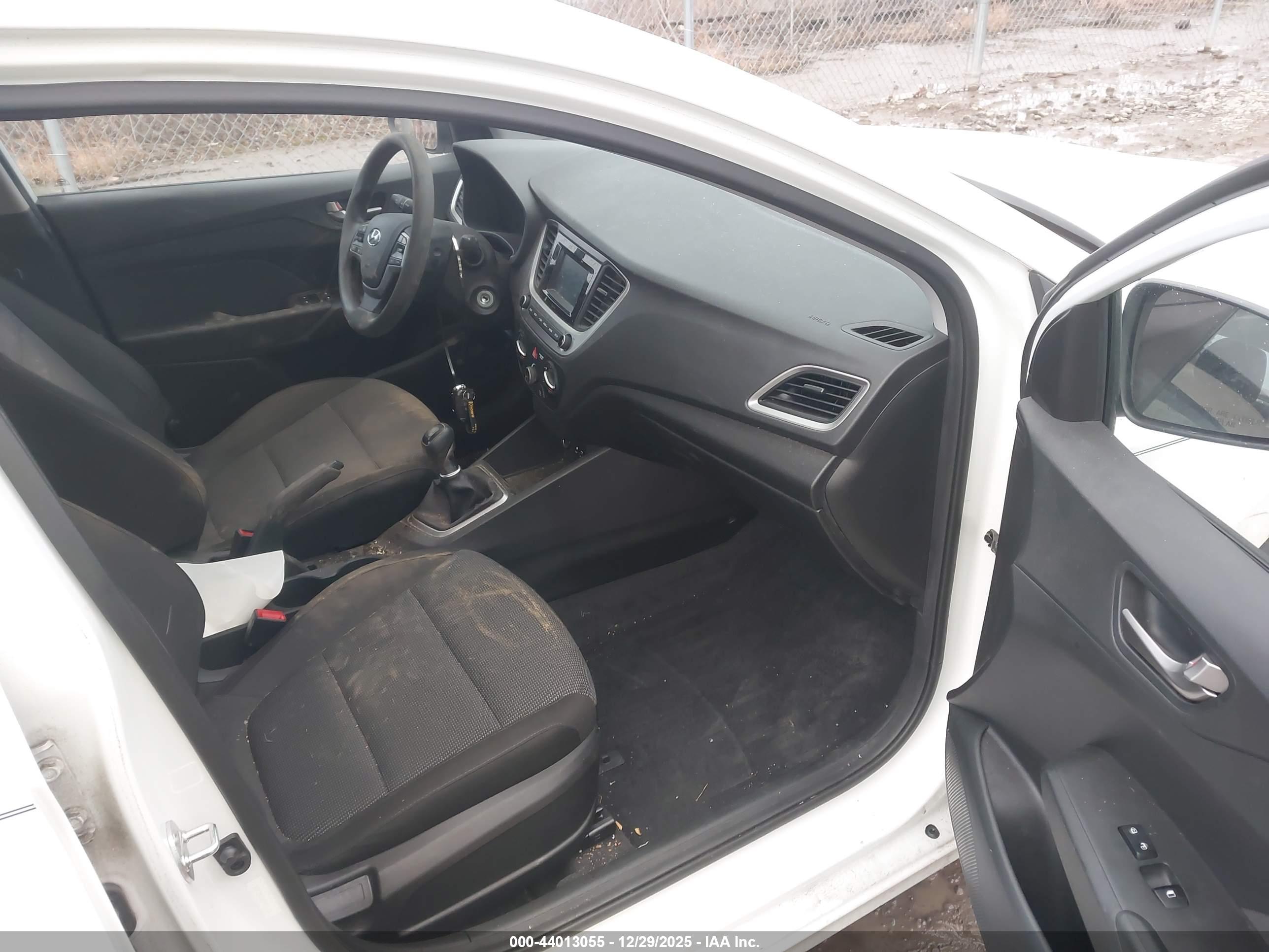 HYUNDAI ACCENT image 5