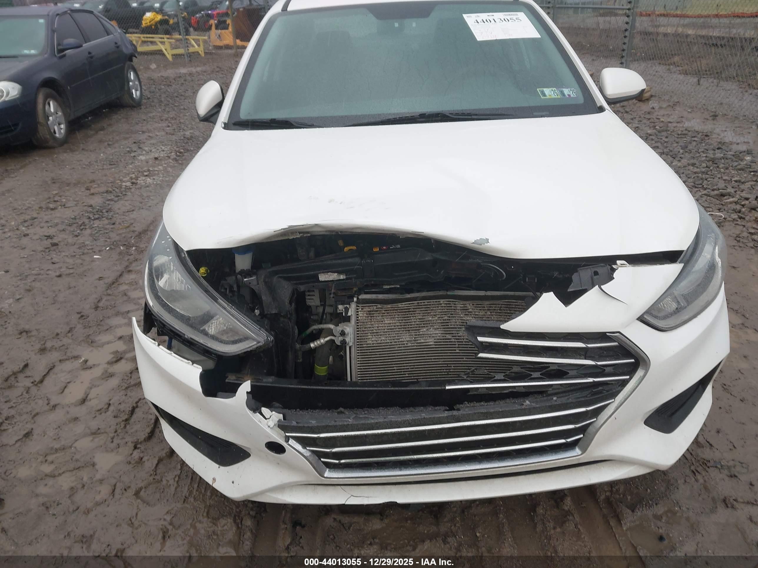 HYUNDAI ACCENT image 6
