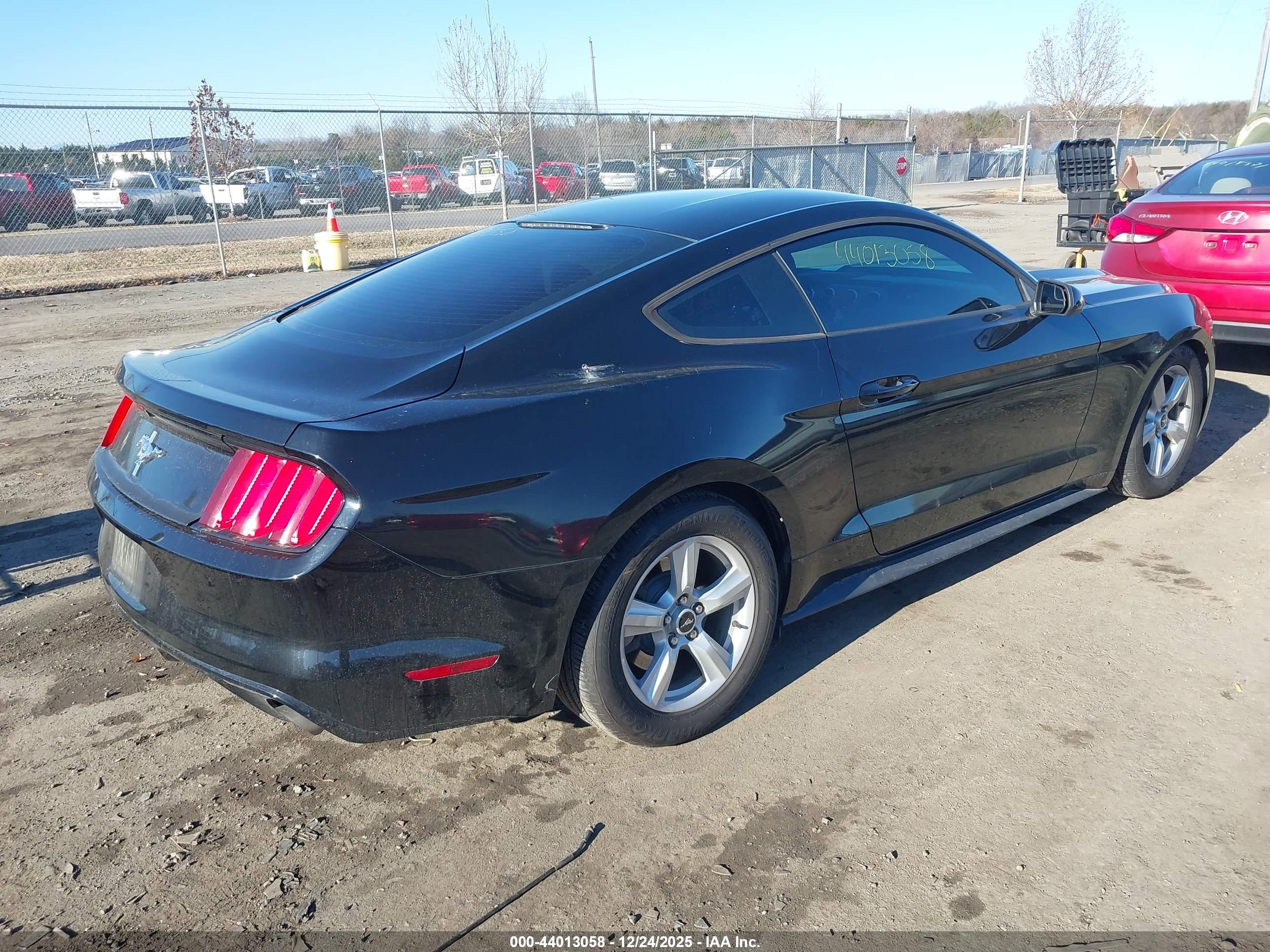 FORD MUSTANG image 4