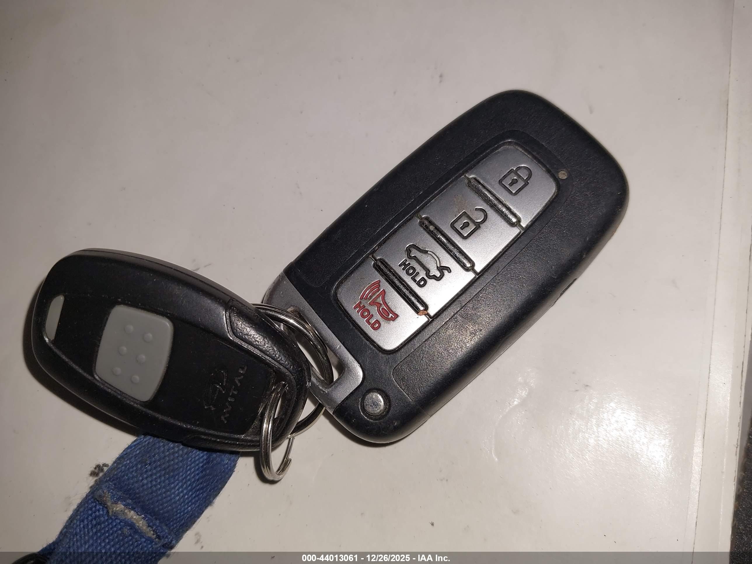 HYUNDAI ELANTRA image 11
