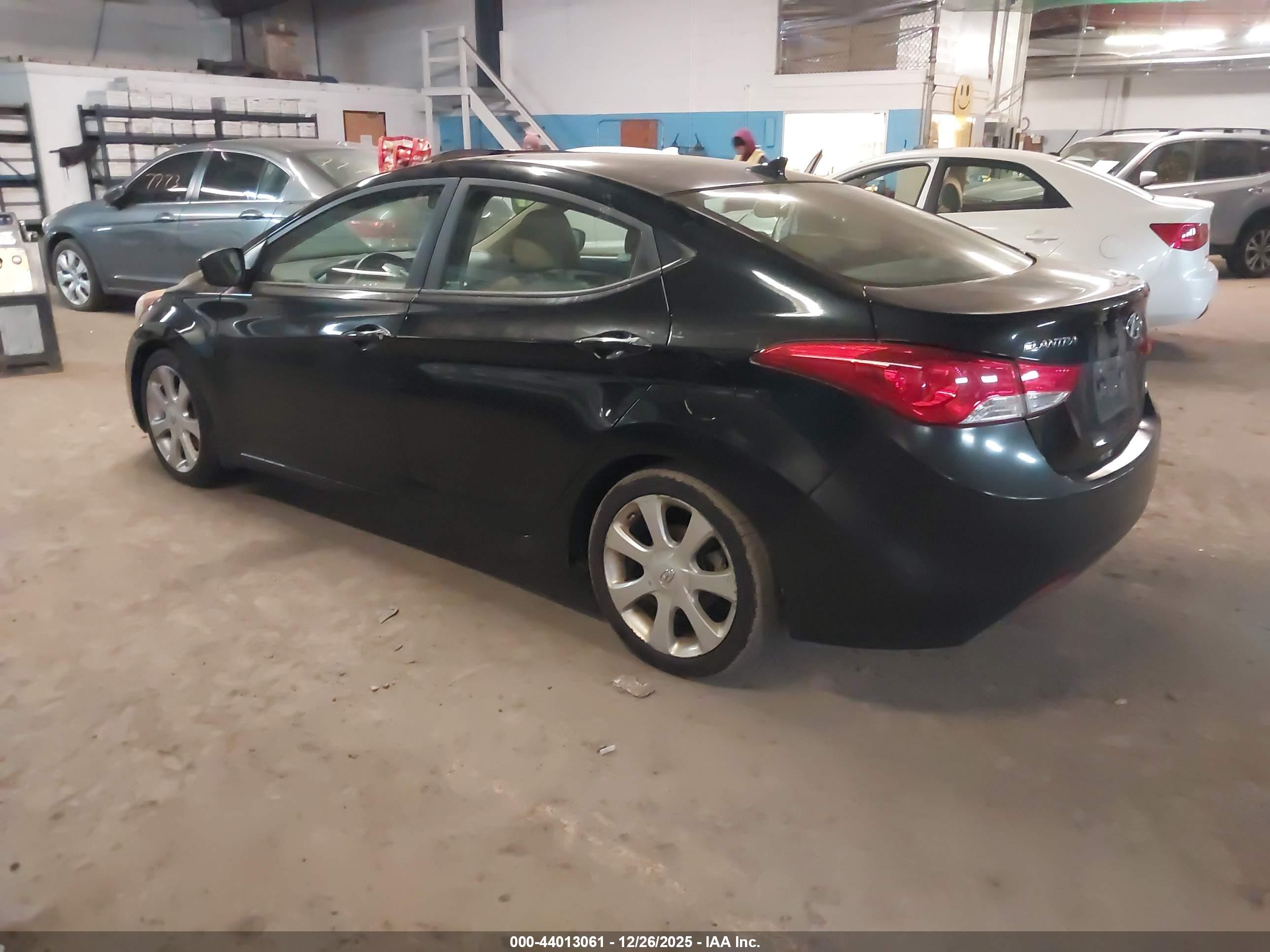HYUNDAI ELANTRA image 3