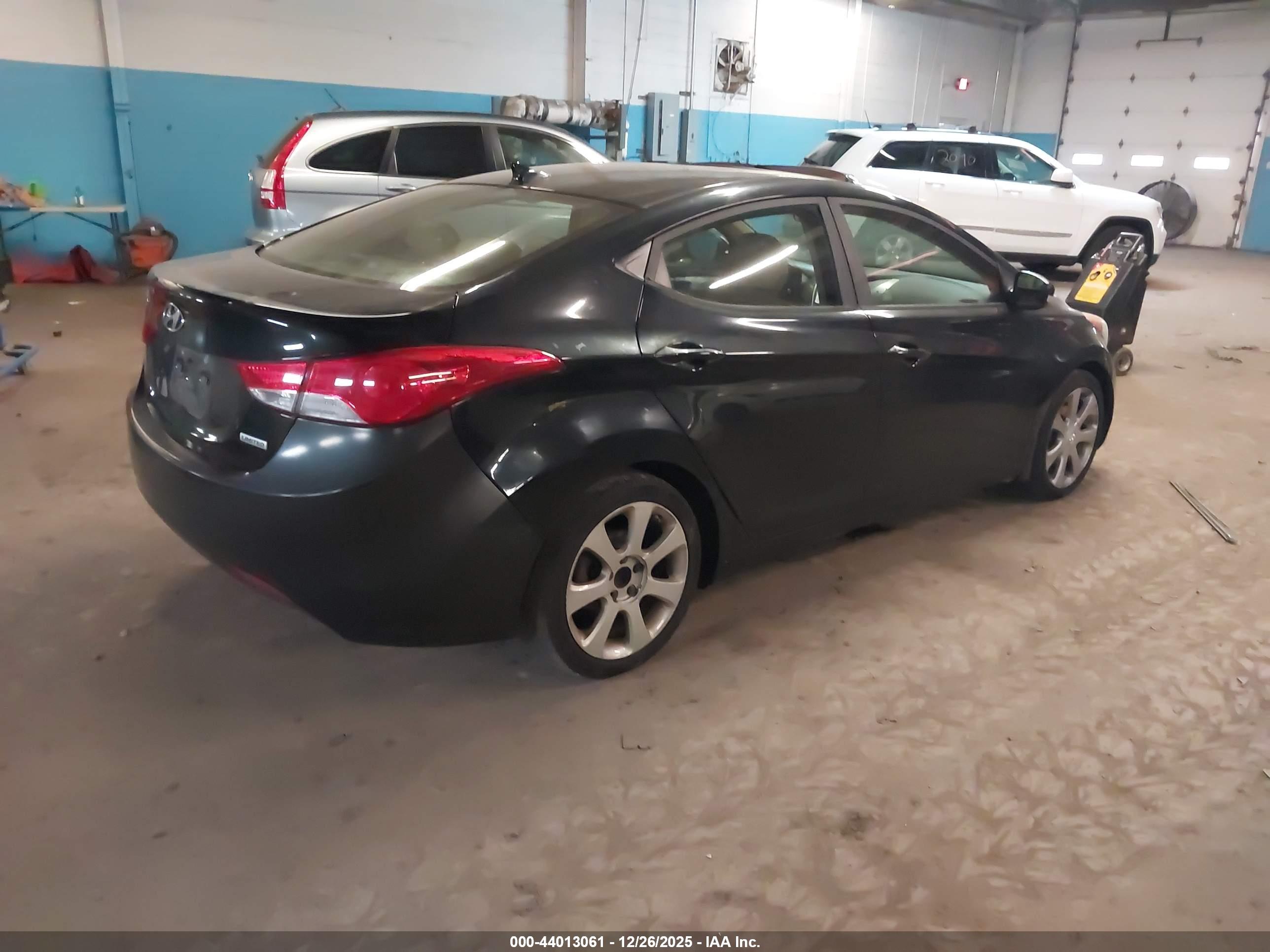 HYUNDAI ELANTRA image 4