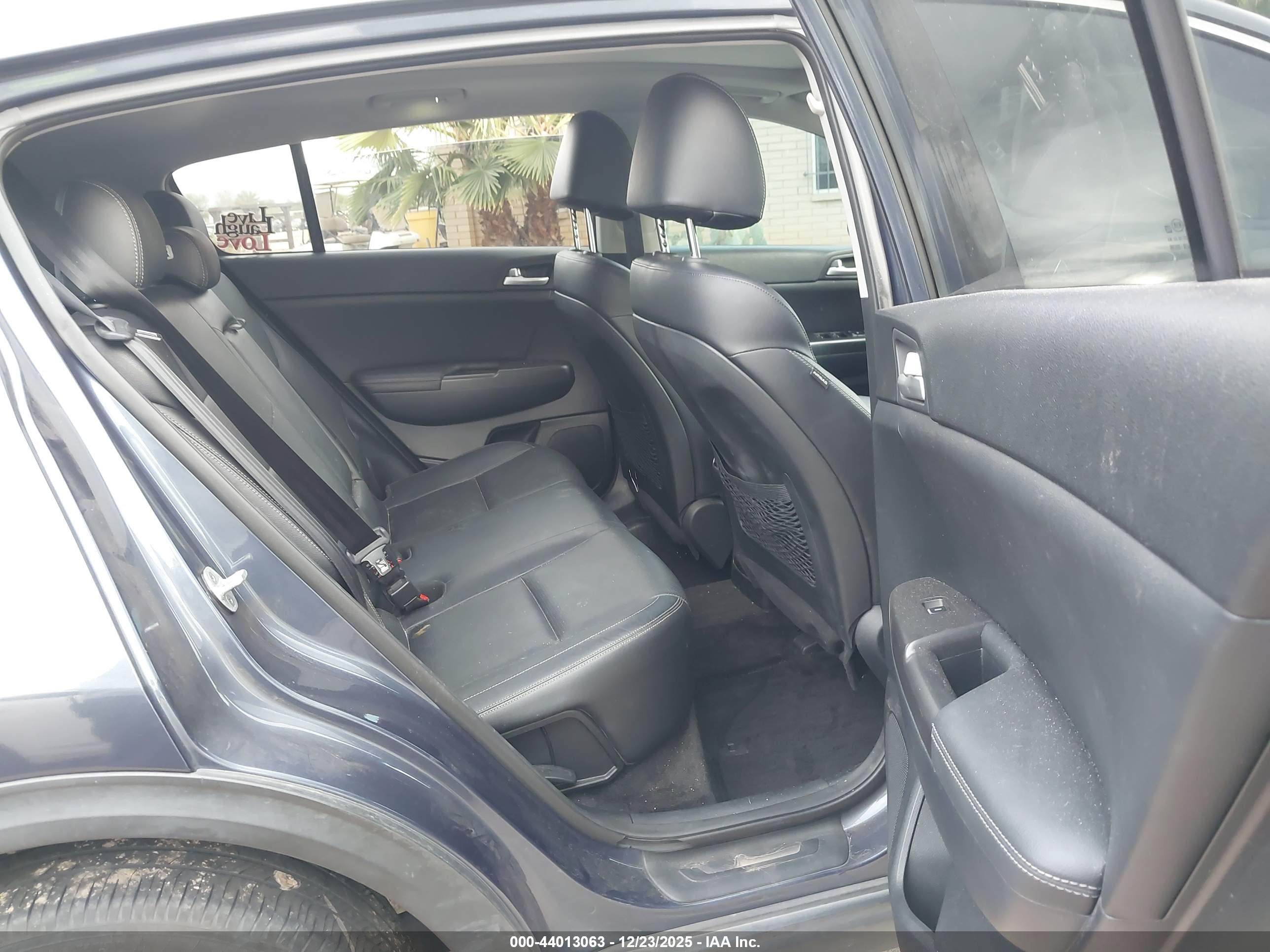 KIA SPORTAGE image 8