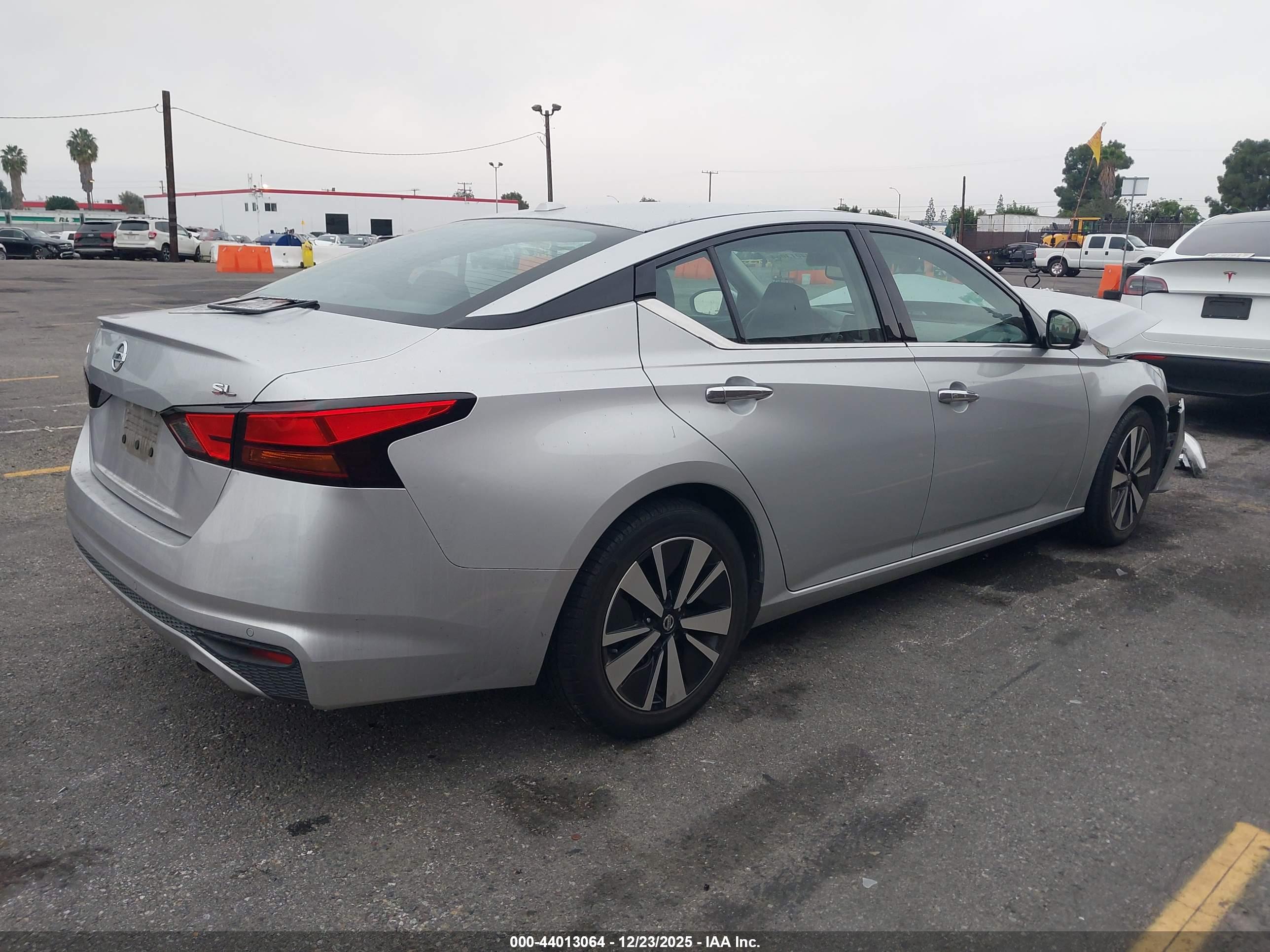 NISSAN ALTIMA image 4