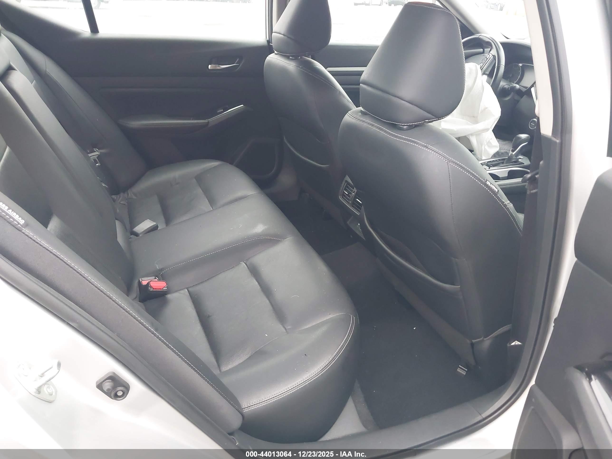 NISSAN ALTIMA image 8