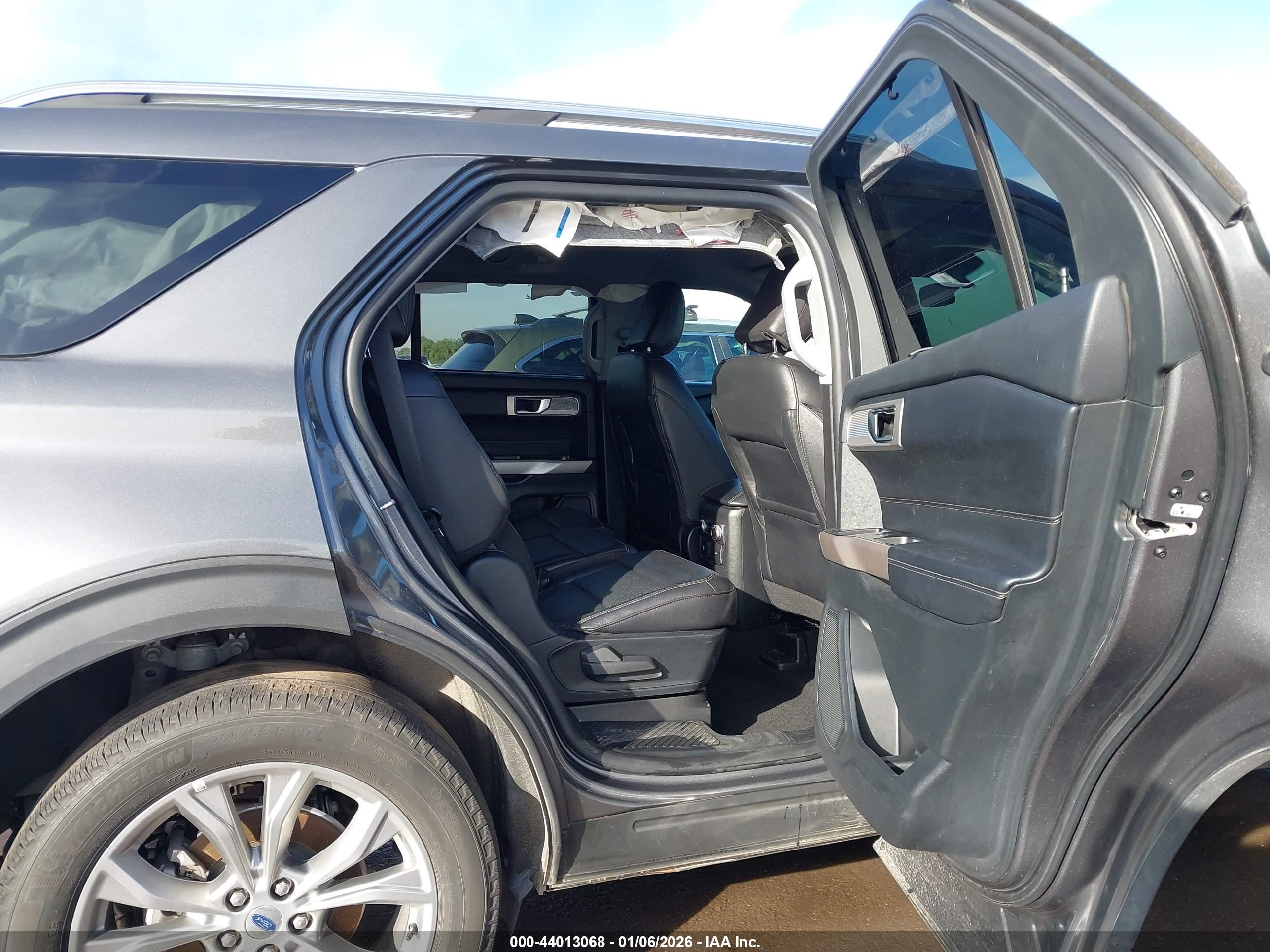 FORD EXPLORER image 8