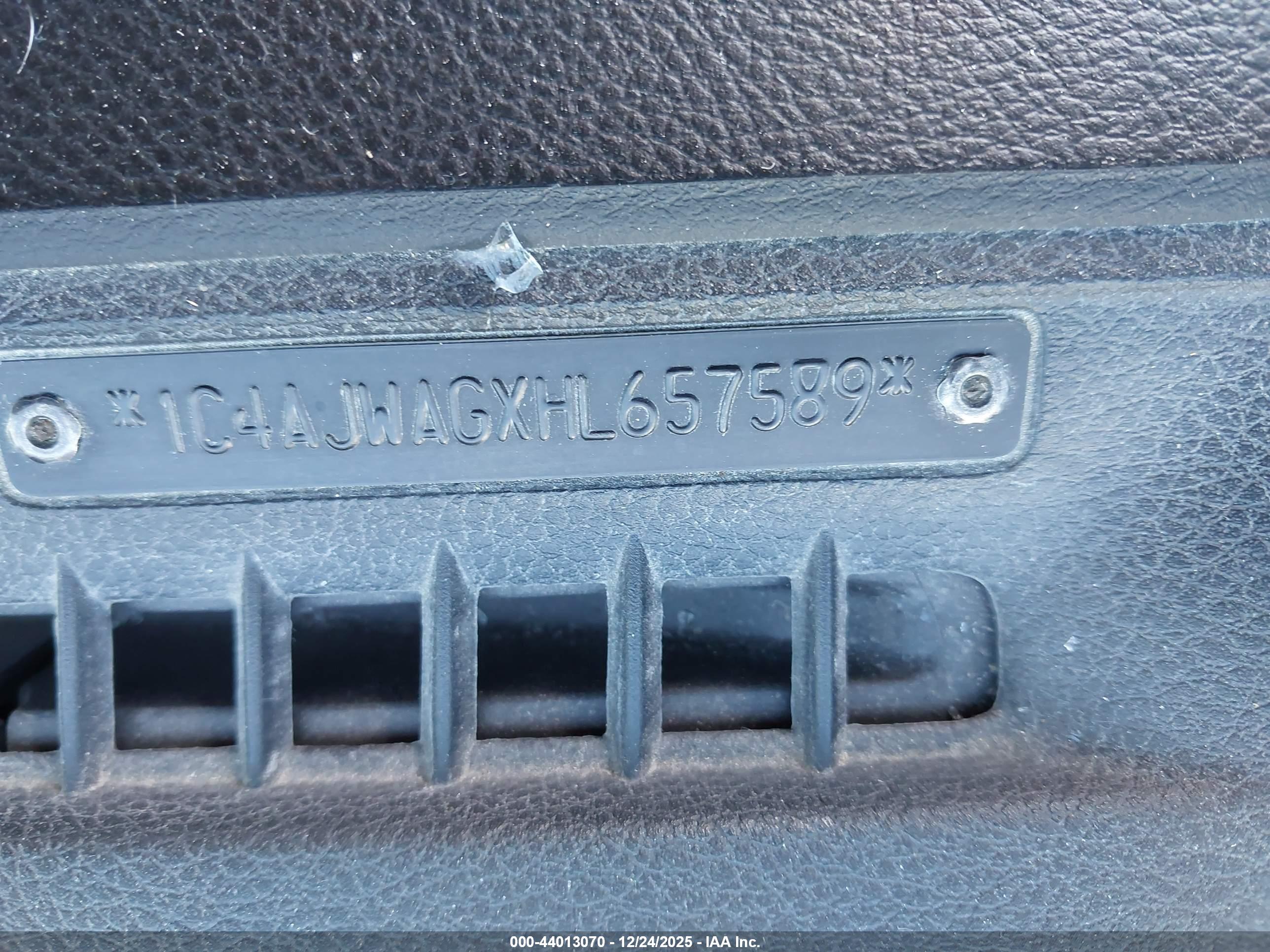 JEEP WRANGLER image 9