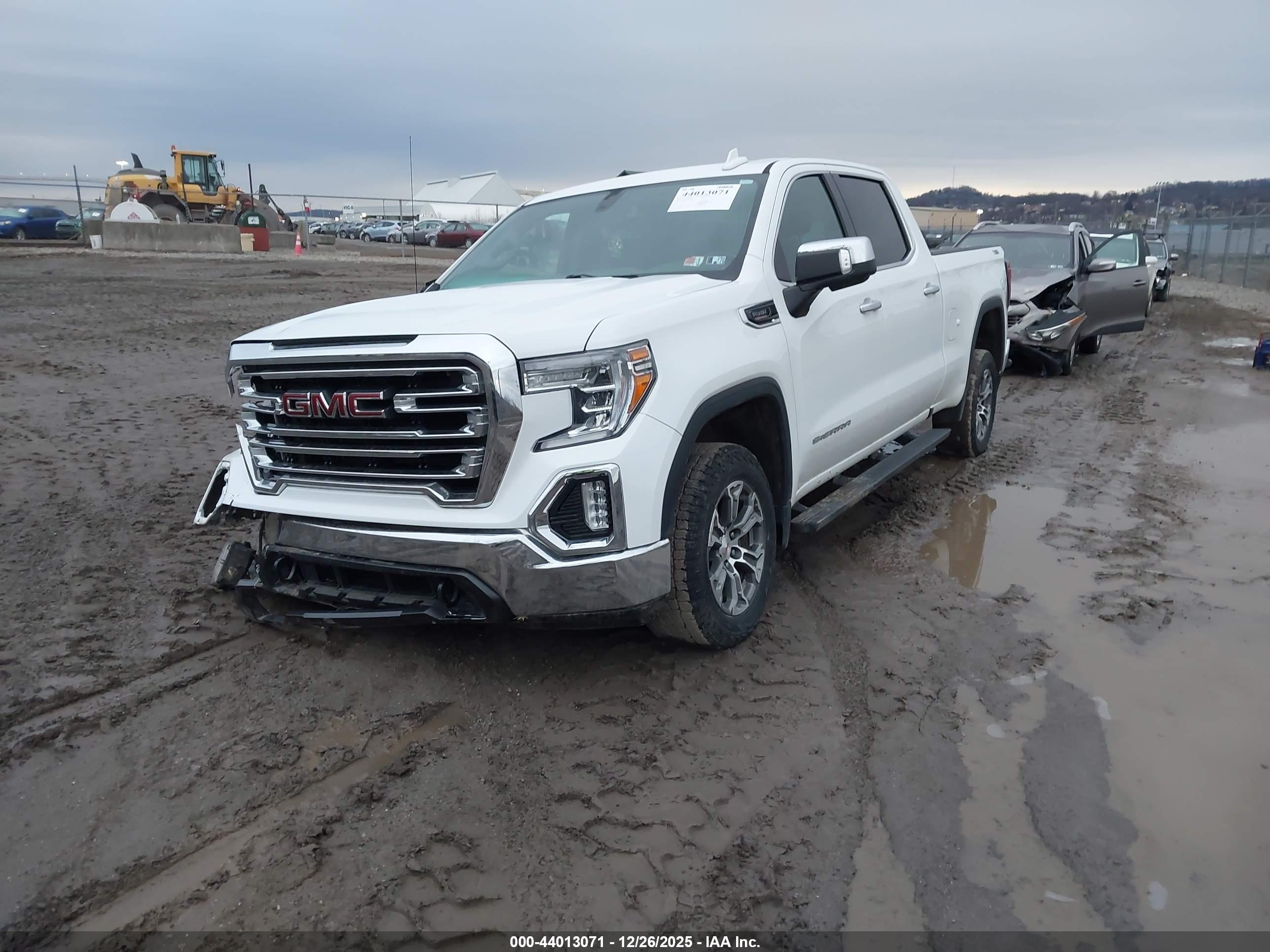 GMC SIERRA image 2