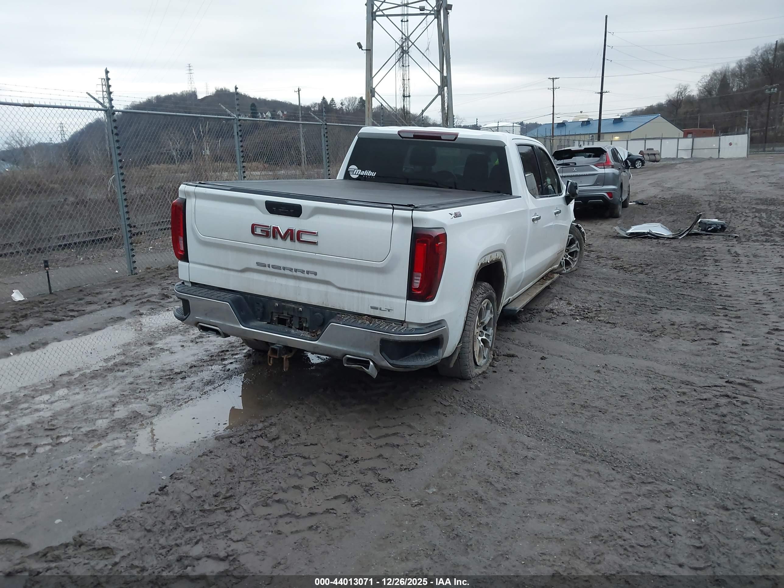 GMC SIERRA image 4