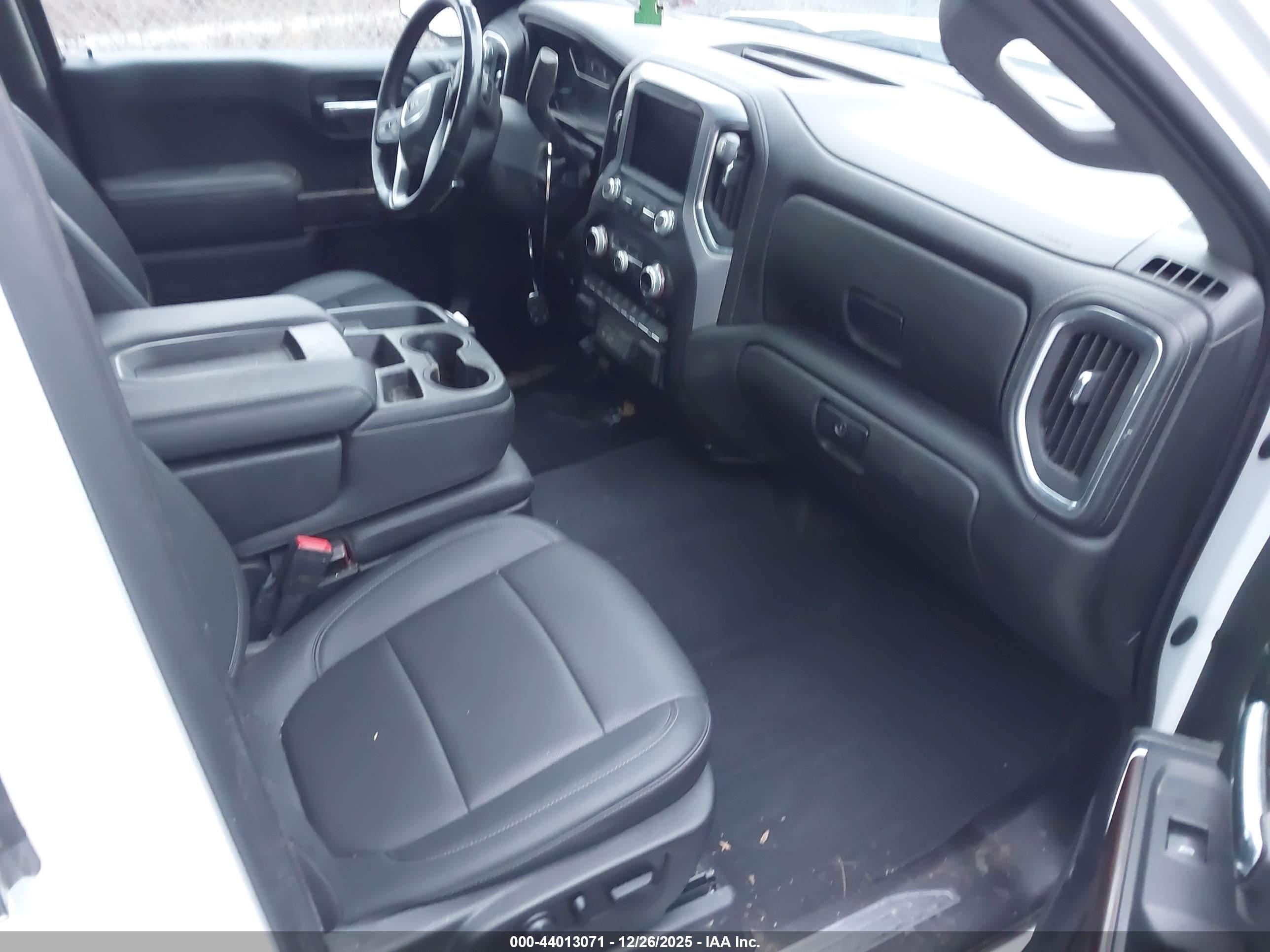 GMC SIERRA image 5