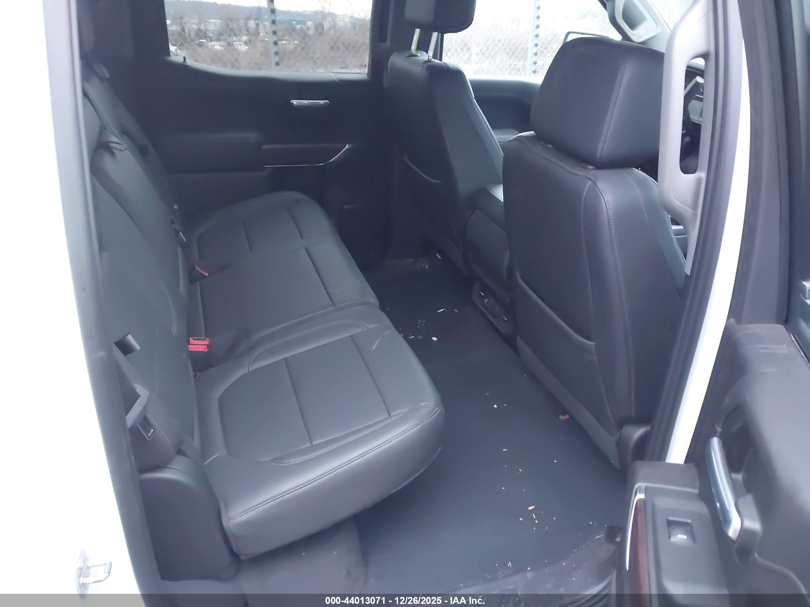 GMC SIERRA image 8