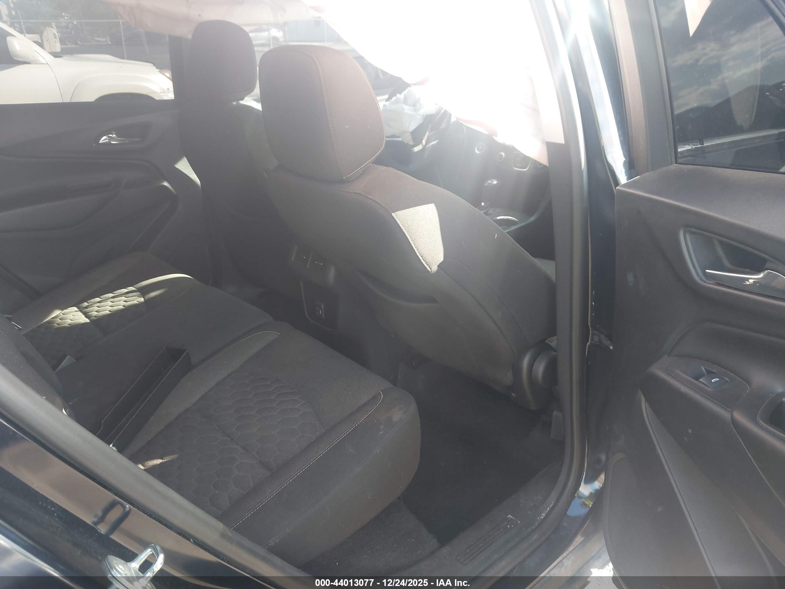 CHEVROLET EQUINOX image 8