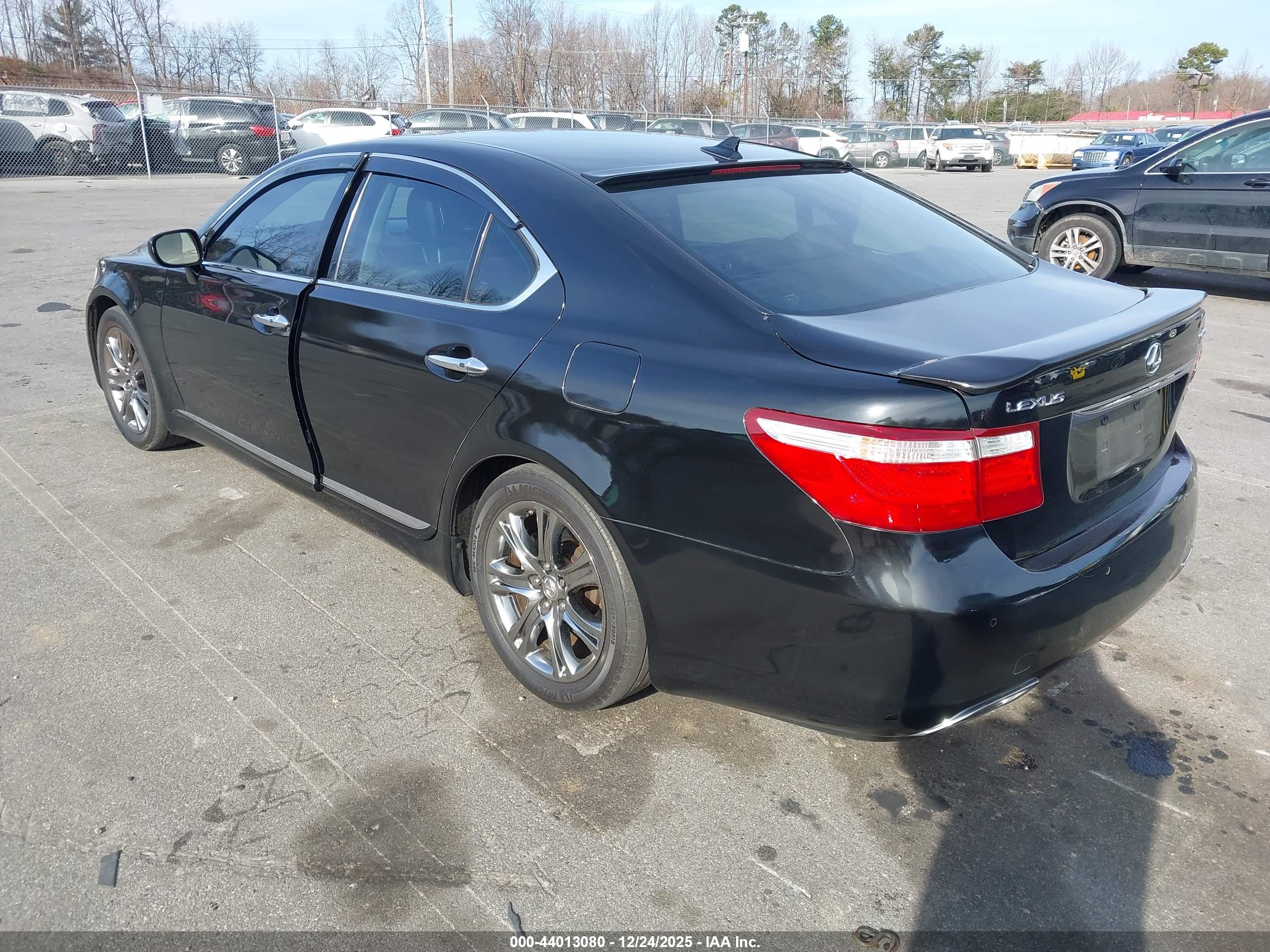 LEXUS LS image 3