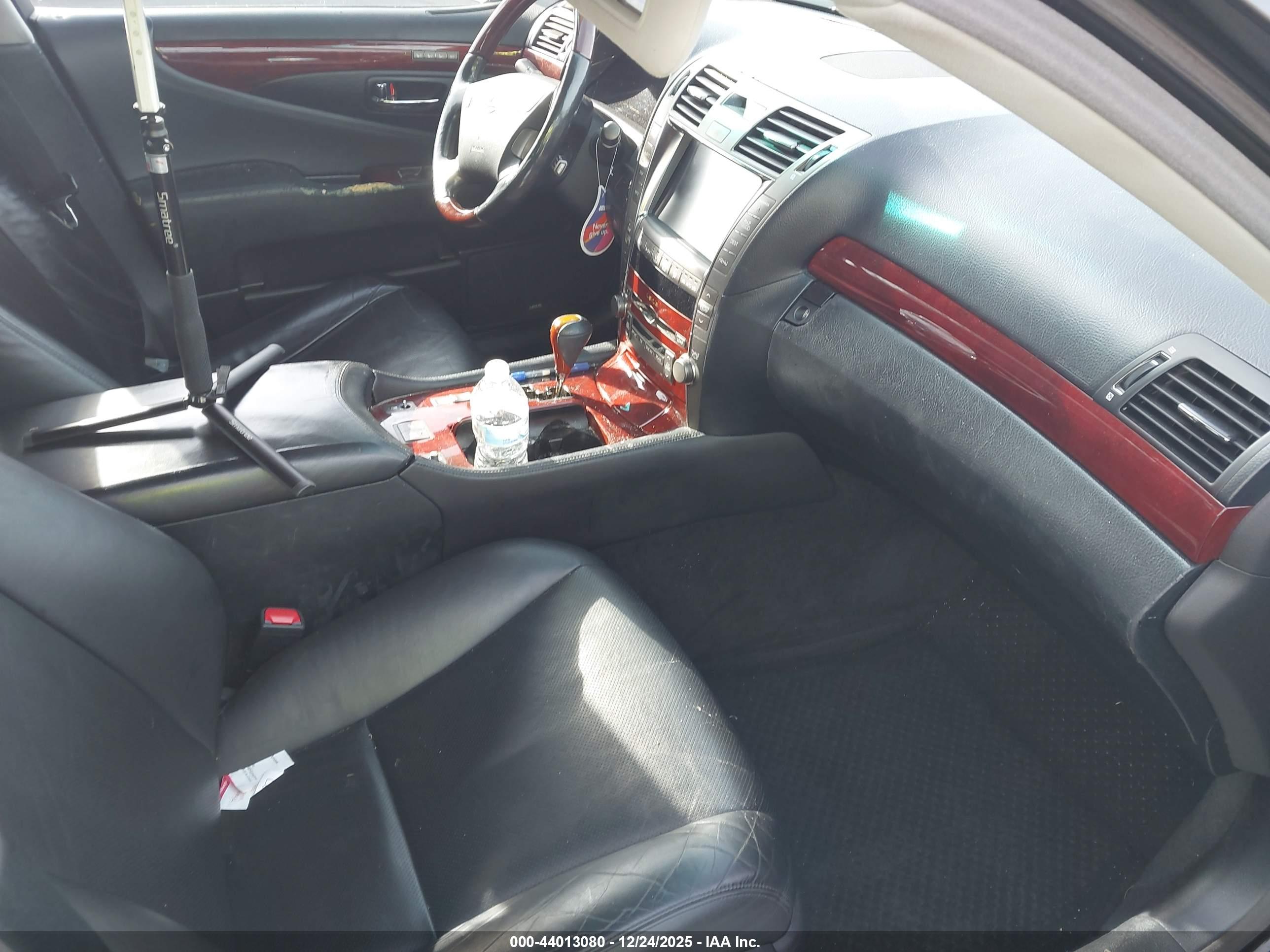 LEXUS LS image 5