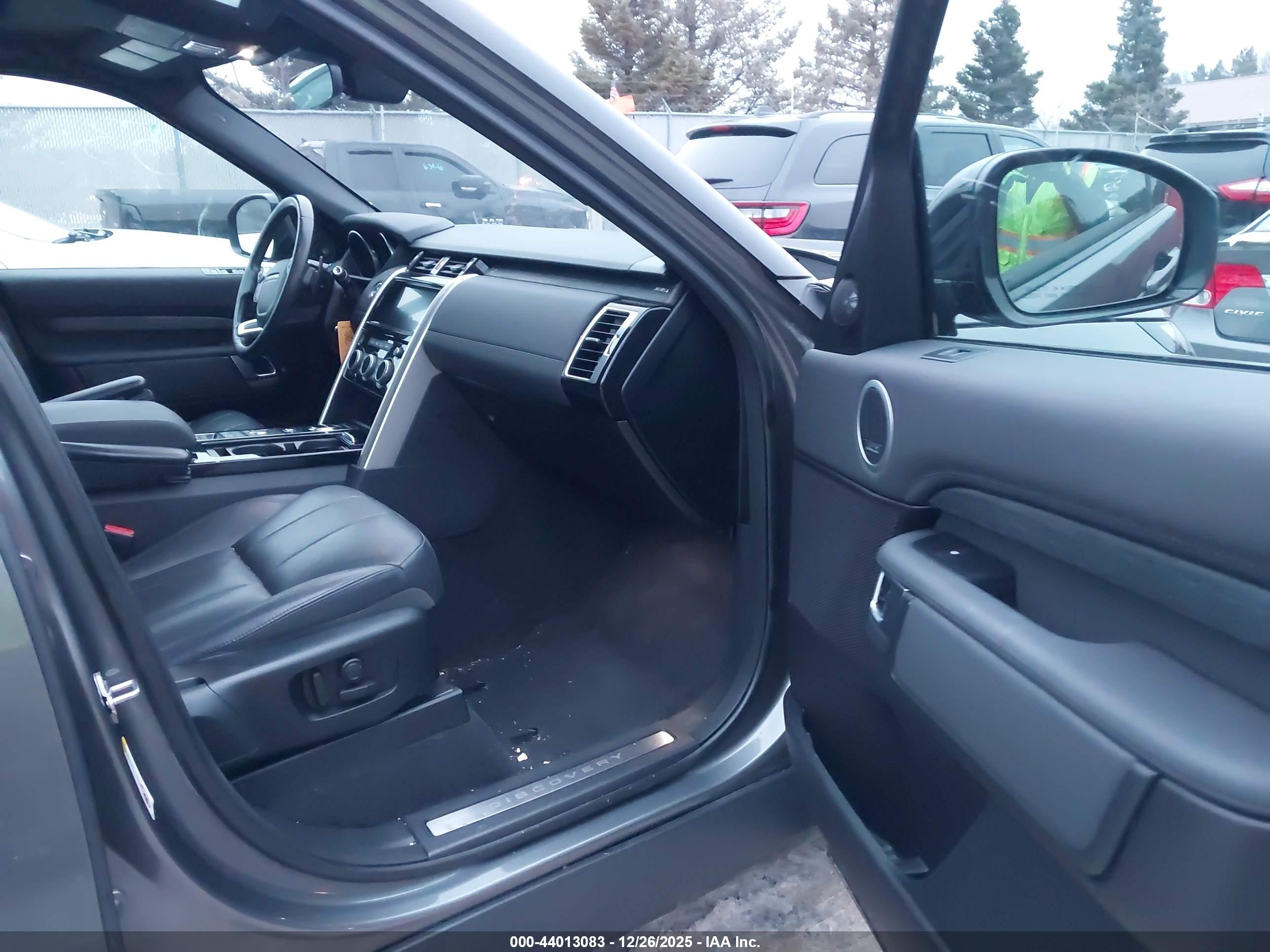 LAND ROVER image 5