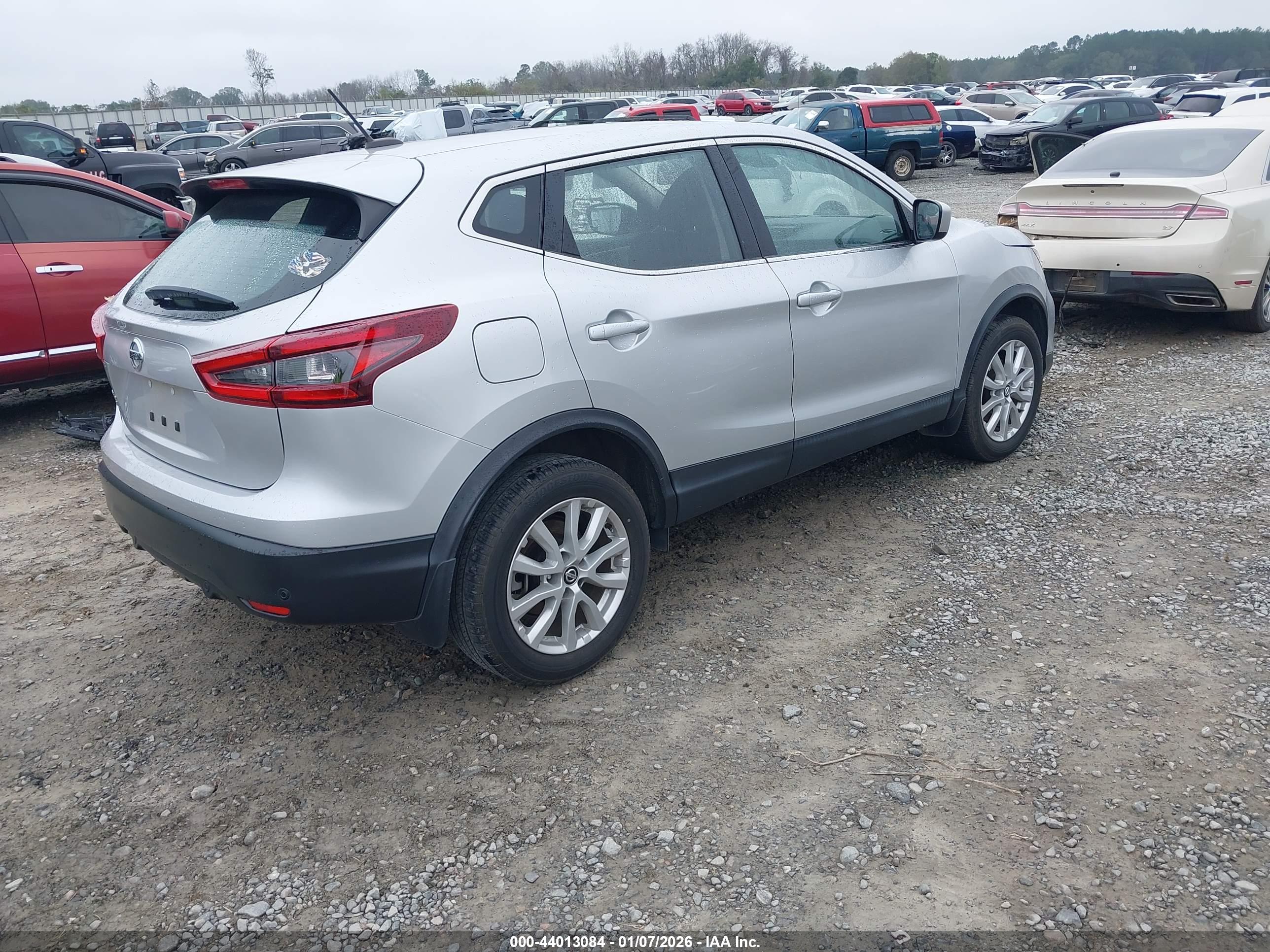 NISSAN ROGUE image 4